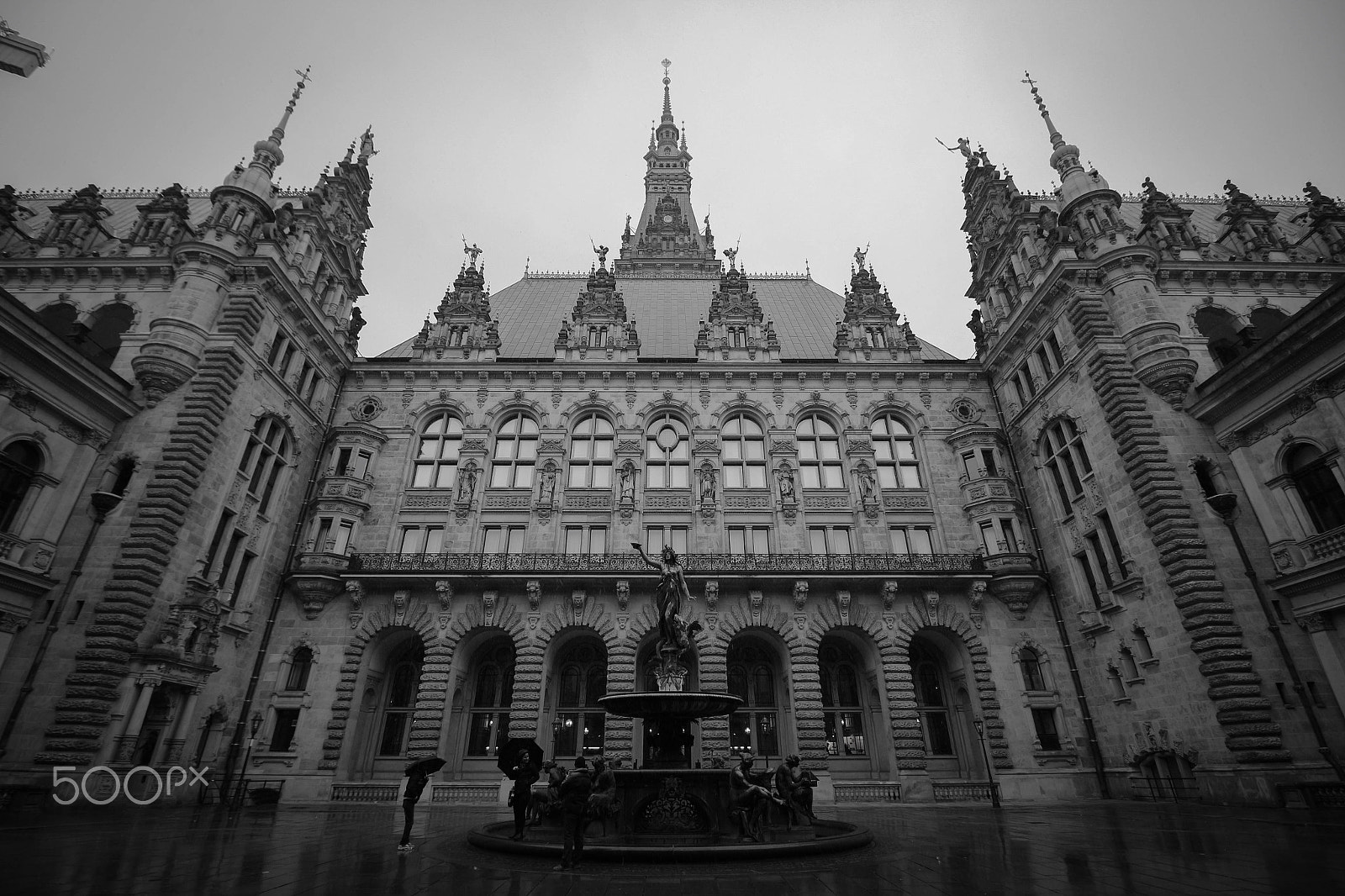 Canon EF-S 10-18mm F4.5–5.6 IS STM sample photo. Rainy hamburg photography