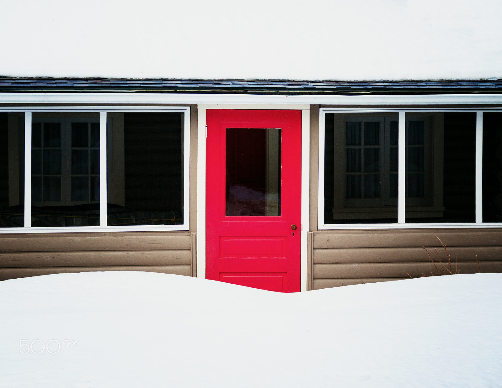 Canon EF-S 18-55mm F3.5-5.6 sample photo. The red door photography