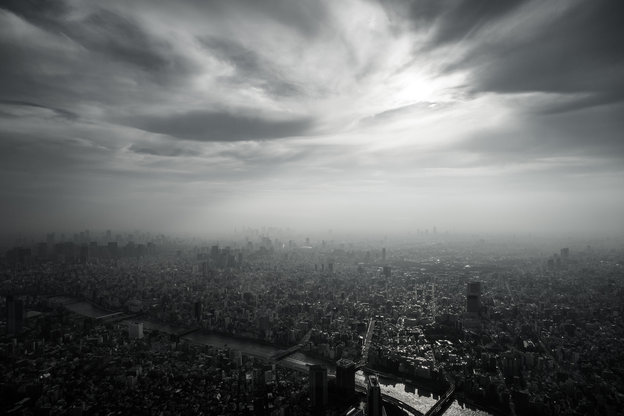 Sony a7 + Sony 20mm F2.8 sample photo. Gloomy tokyo photography