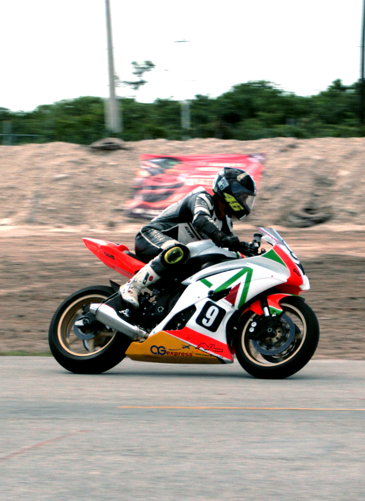 Canon EF 28-80mm f/3.5-5.6 sample photo. Moto 9 recta trasera photography