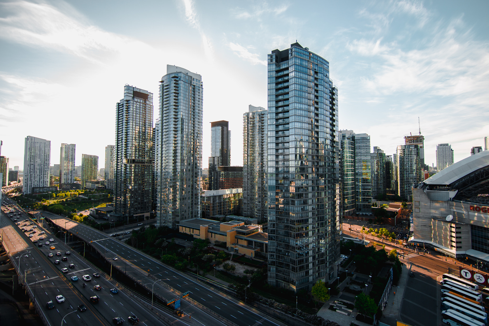 Canon EOS 1200D (EOS Rebel T5 / EOS Kiss X70 / EOS Hi) sample photo. Sunset condos photography