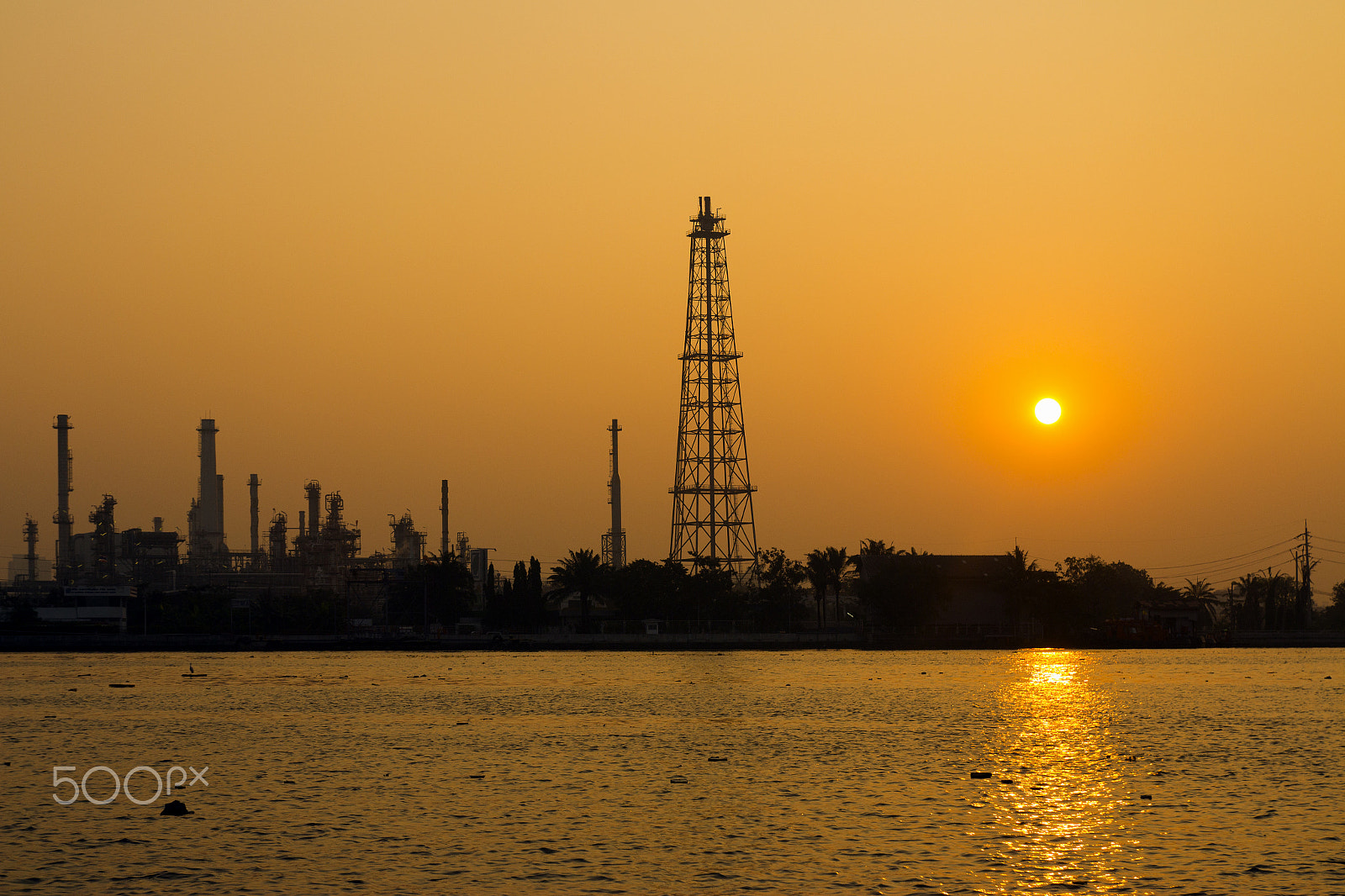 Canon EOS 650D (EOS Rebel T4i / EOS Kiss X6i) sample photo. Refinery plant area at twilight photography