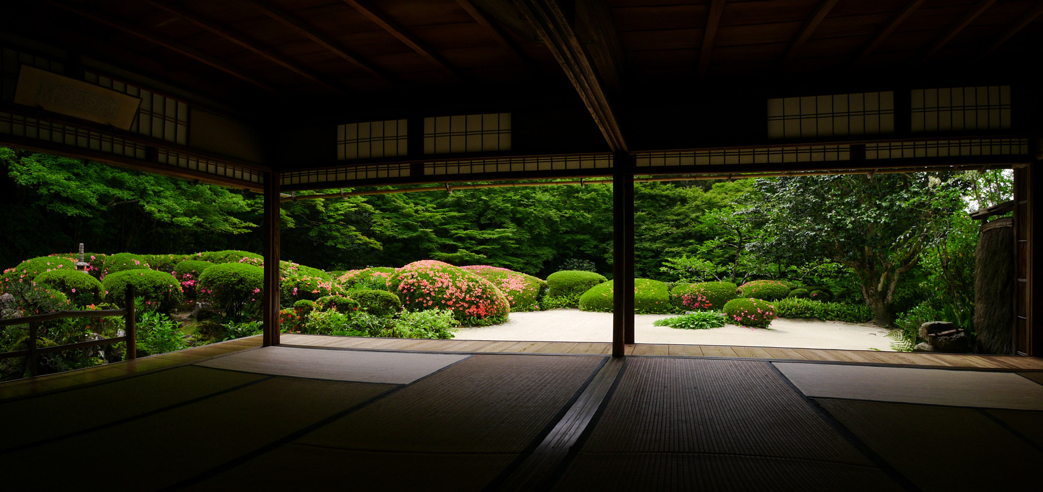 Panasonic Lumix DMC-GX1 + Panasonic Lumix G Vario 7-14mm F4 ASPH sample photo. Garden in kyoto photography