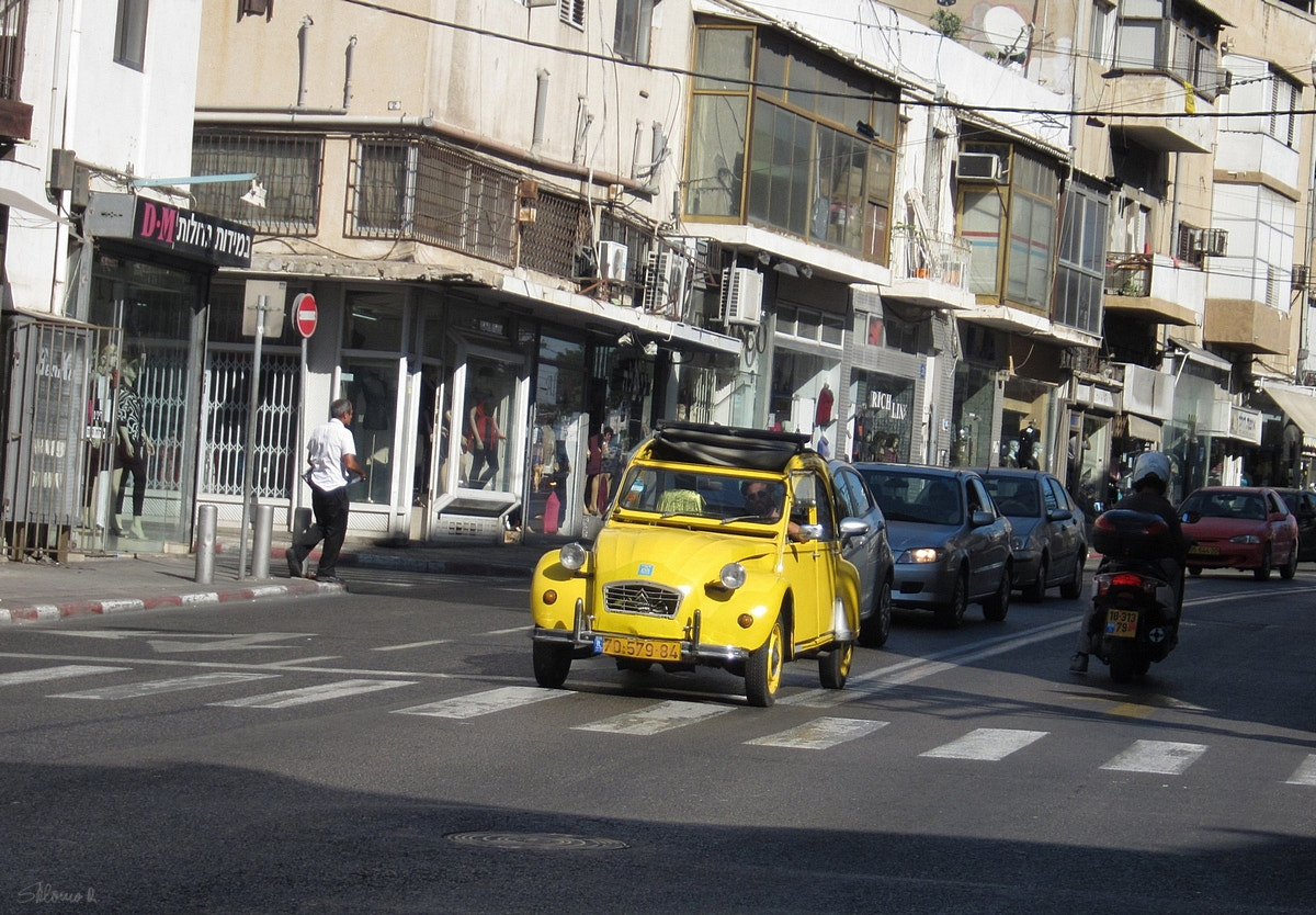 Canon PowerShot SD4000 IS (IXUS 300 HS / IXY 30S) sample photo. Yellow car photography