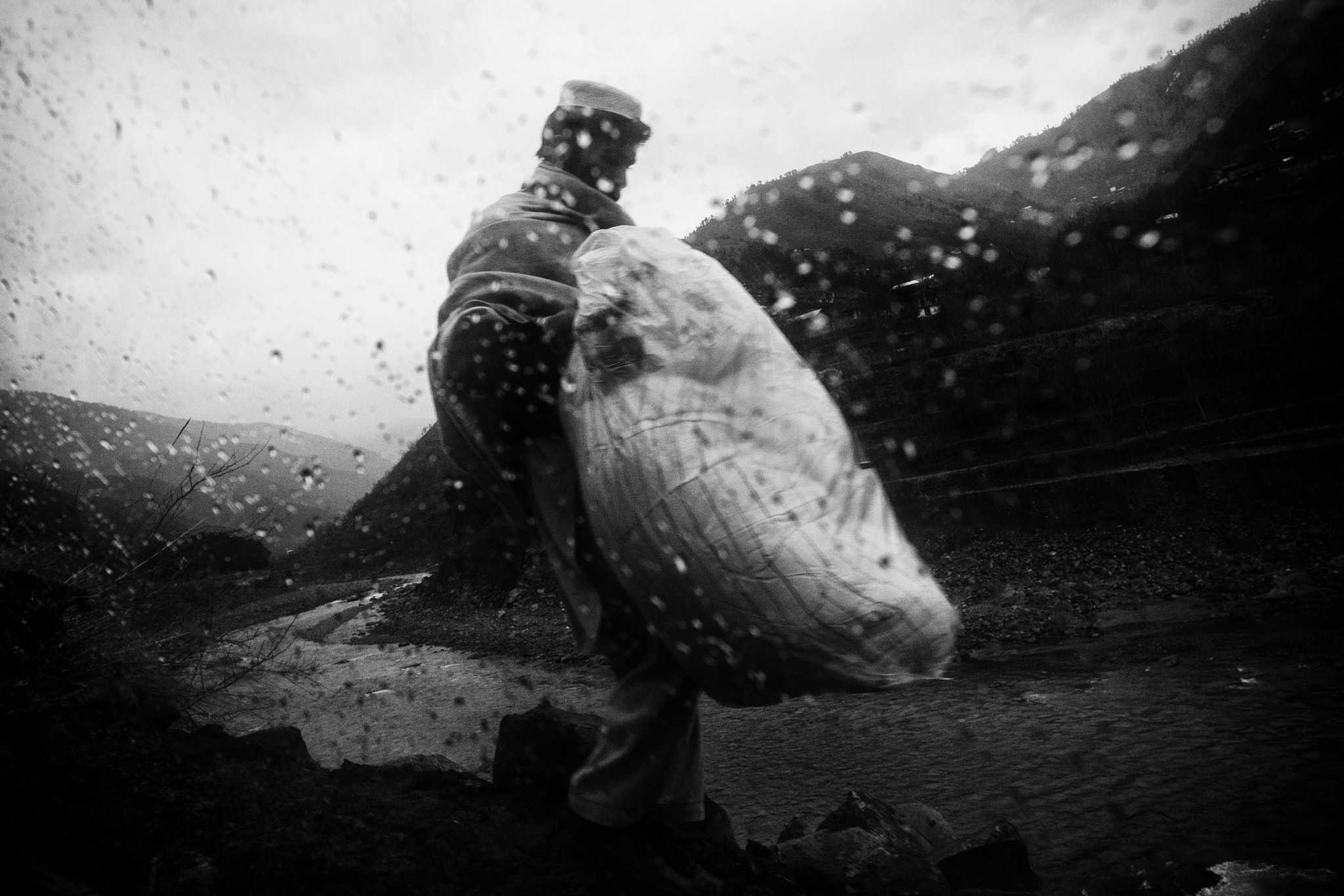 Canon EOS-1D Mark III sample photo. In the rain photography
