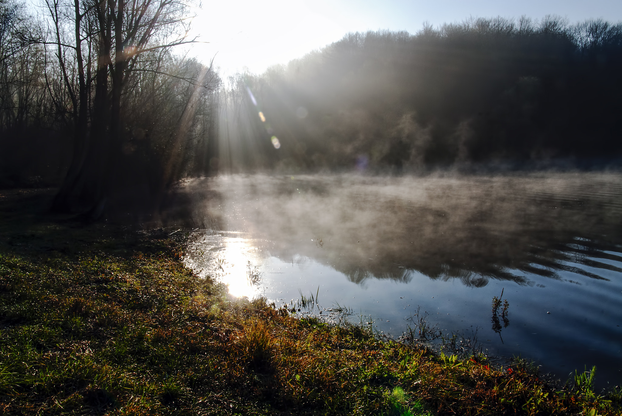 Nikon D200 + Sigma 17-70mm F2.8-4.5 DC Macro Asp. IF sample photo. Sunrise on the lake photography