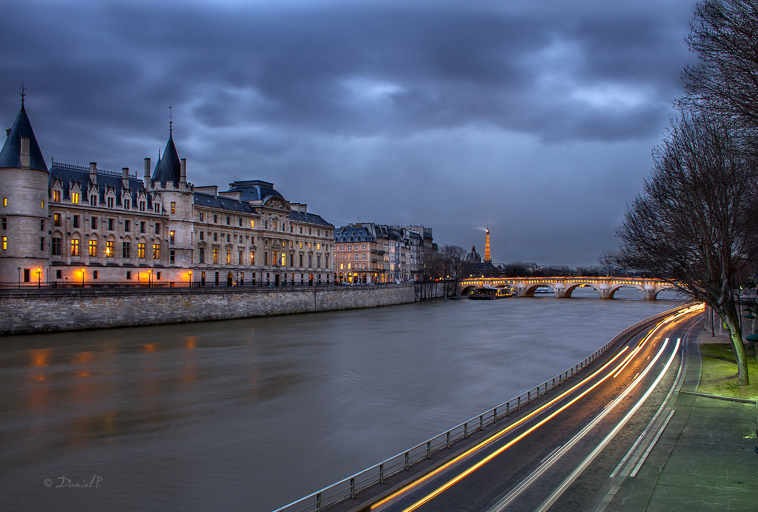 Canon EF-S 18-55mm F3.5-5.6 sample photo. La conciergerie, un soir d'orage photography