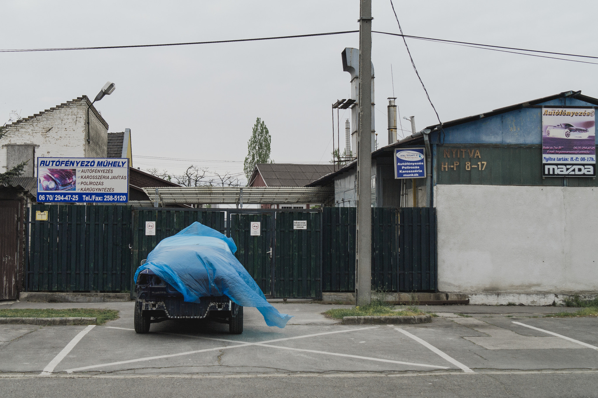 Samsung NX10 sample photo. On the streets of budapest photography