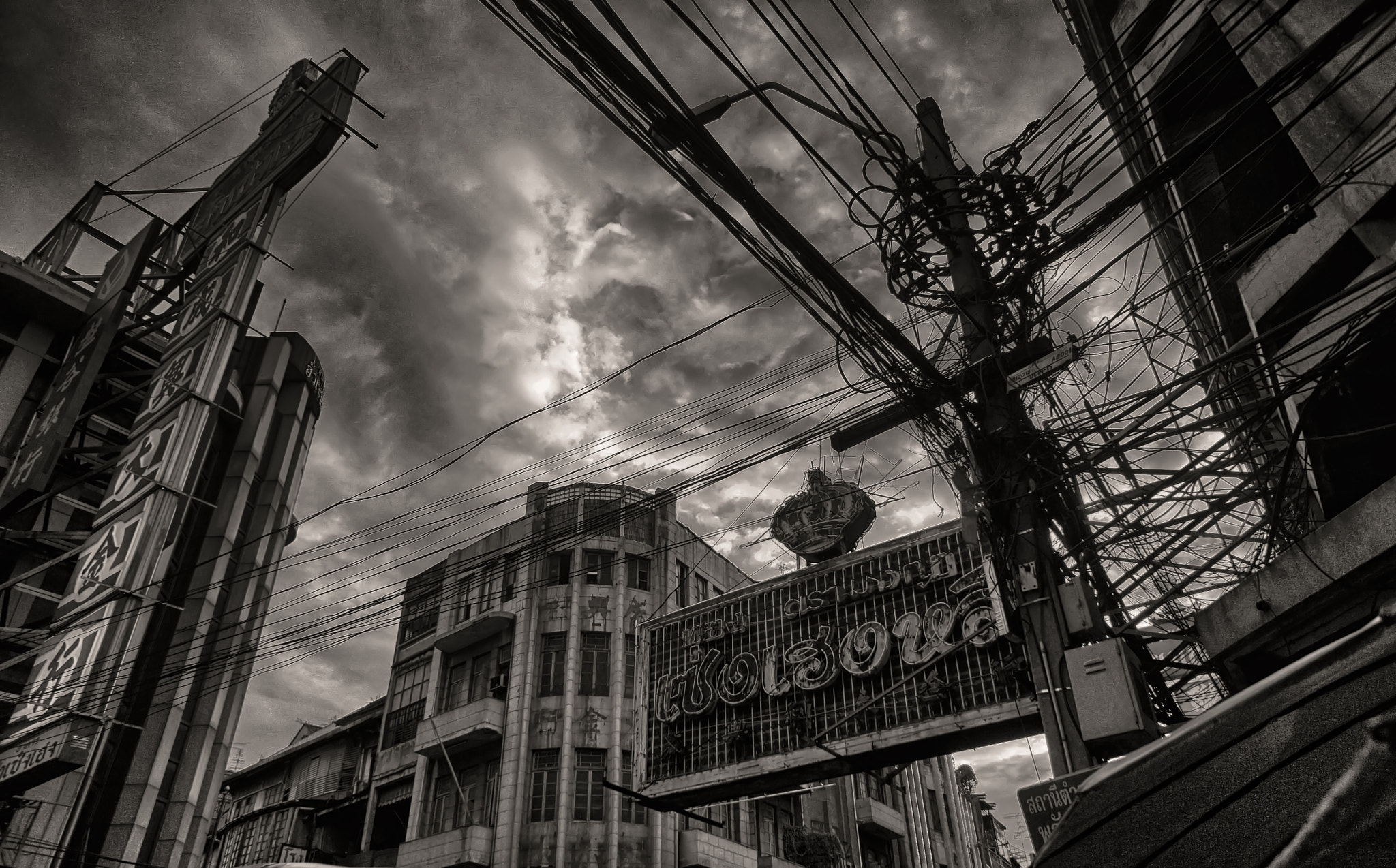 Sony Alpha NEX-5 + Sony E 16mm F2.8 sample photo. Very dark night at bangkok photography