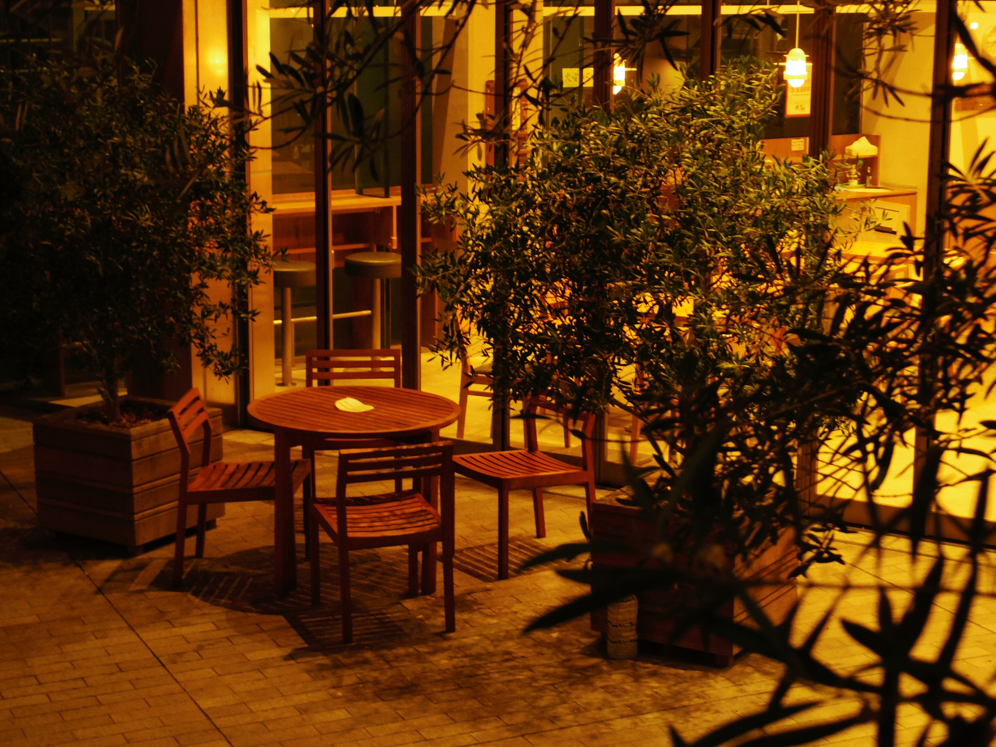 Pentax 02 Standard Zoom sample photo. 夜のカフェ photography