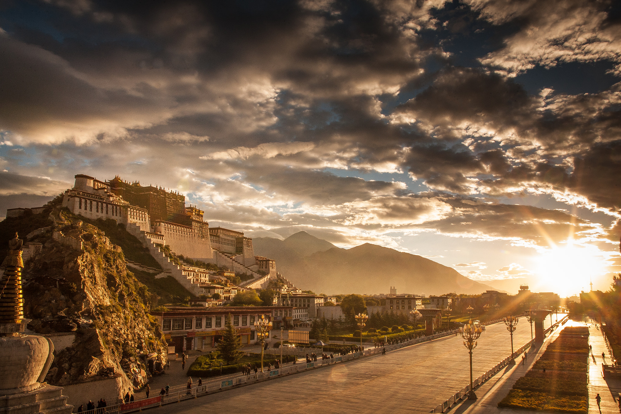 Canon EOS 5D + EF28-70mm f/2.8L USM sample photo. Potala palace at sunrise.jpg photography