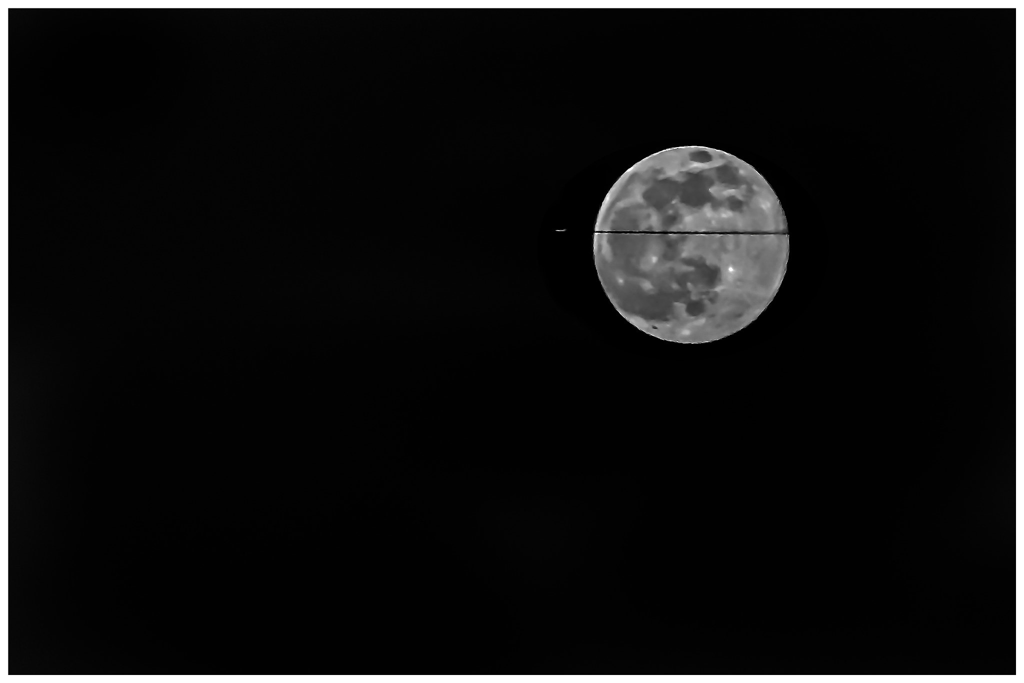 Fujifilm X-Pro2 + Fujifilm XC 50-230mm F4.5-6.7 OIS sample photo. Crossing the moon photography