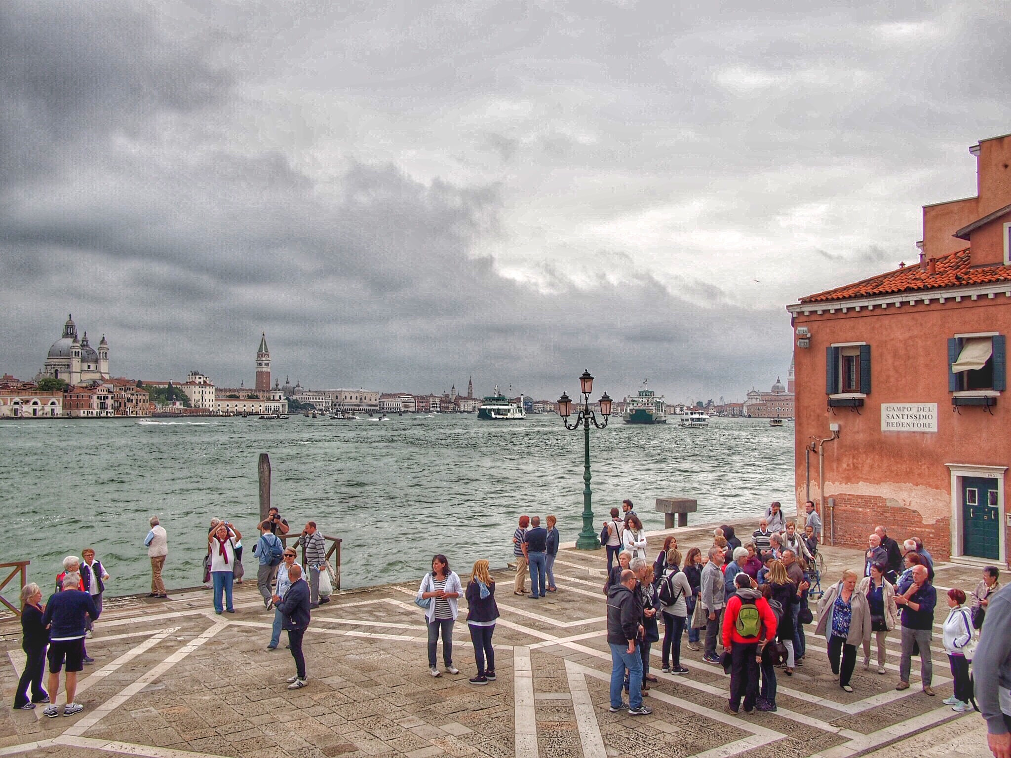 Olympus PEN E-P5 + Panasonic Lumix G 14mm F2.5 ASPH sample photo. Venise giudecca photography