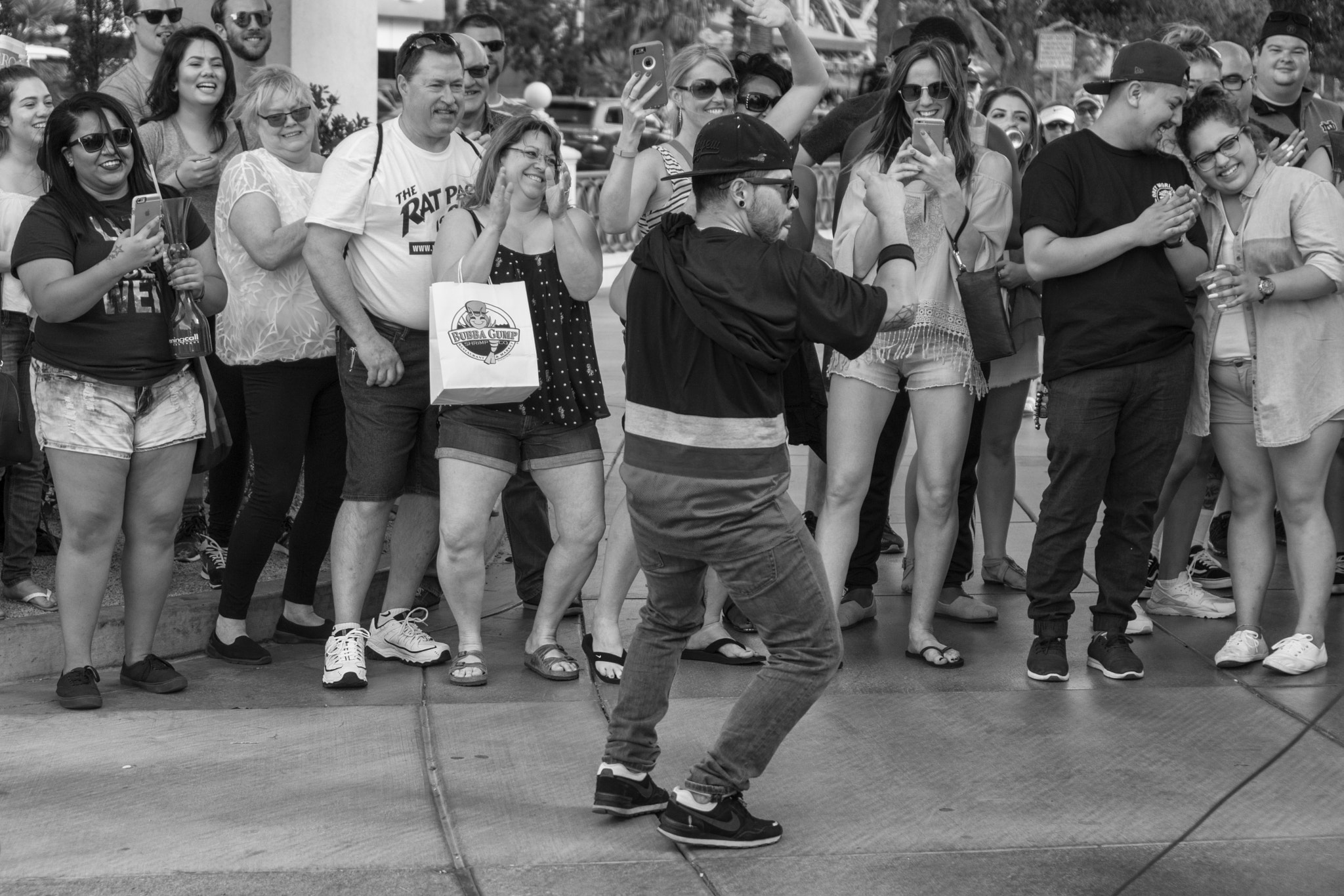 Sony Alpha NEX-7 + Sony Vario-Tessar T* E 16-70mm F4 ZA OSS sample photo. Street dancer and crowd photography