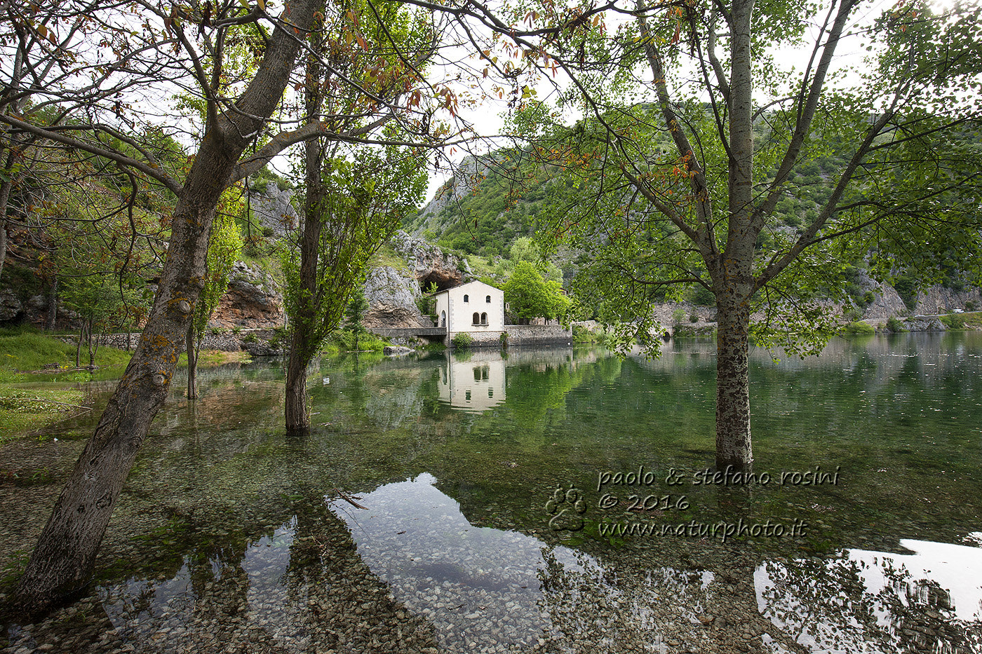 Canon EOS-1Ds Mark III sample photo. Abruzzo - villalago. la chiesa  di san domenico photography