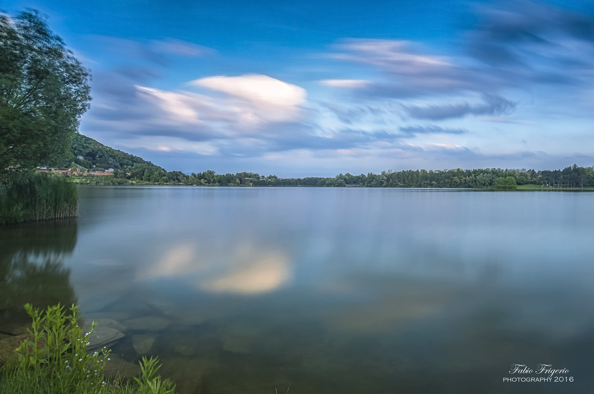 12,0-24,0 mm f/4,0 sample photo. The quiet lake photography