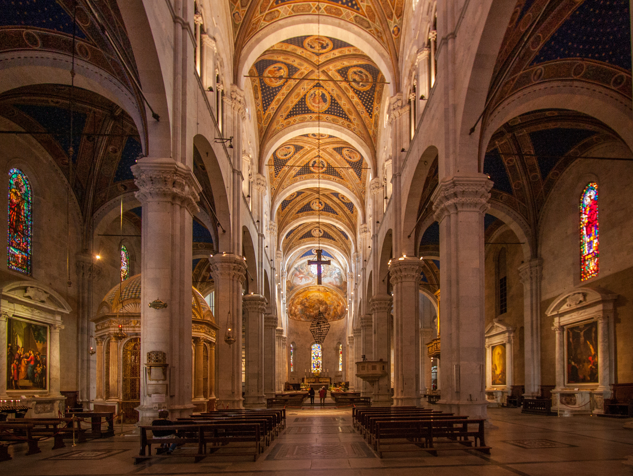 Canon EOS 450D (EOS Rebel XSi / EOS Kiss X2) sample photo. Inside main hall of duomo di san martin, lucca, it photography
