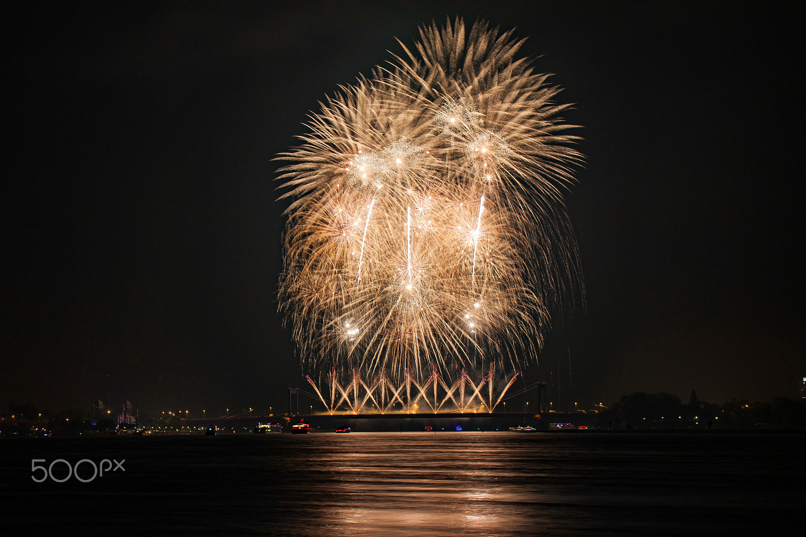 Canon EOS 450D (EOS Rebel XSi / EOS Kiss X2) sample photo. Hafenfest " ruhrort in flammen 2016 " photography