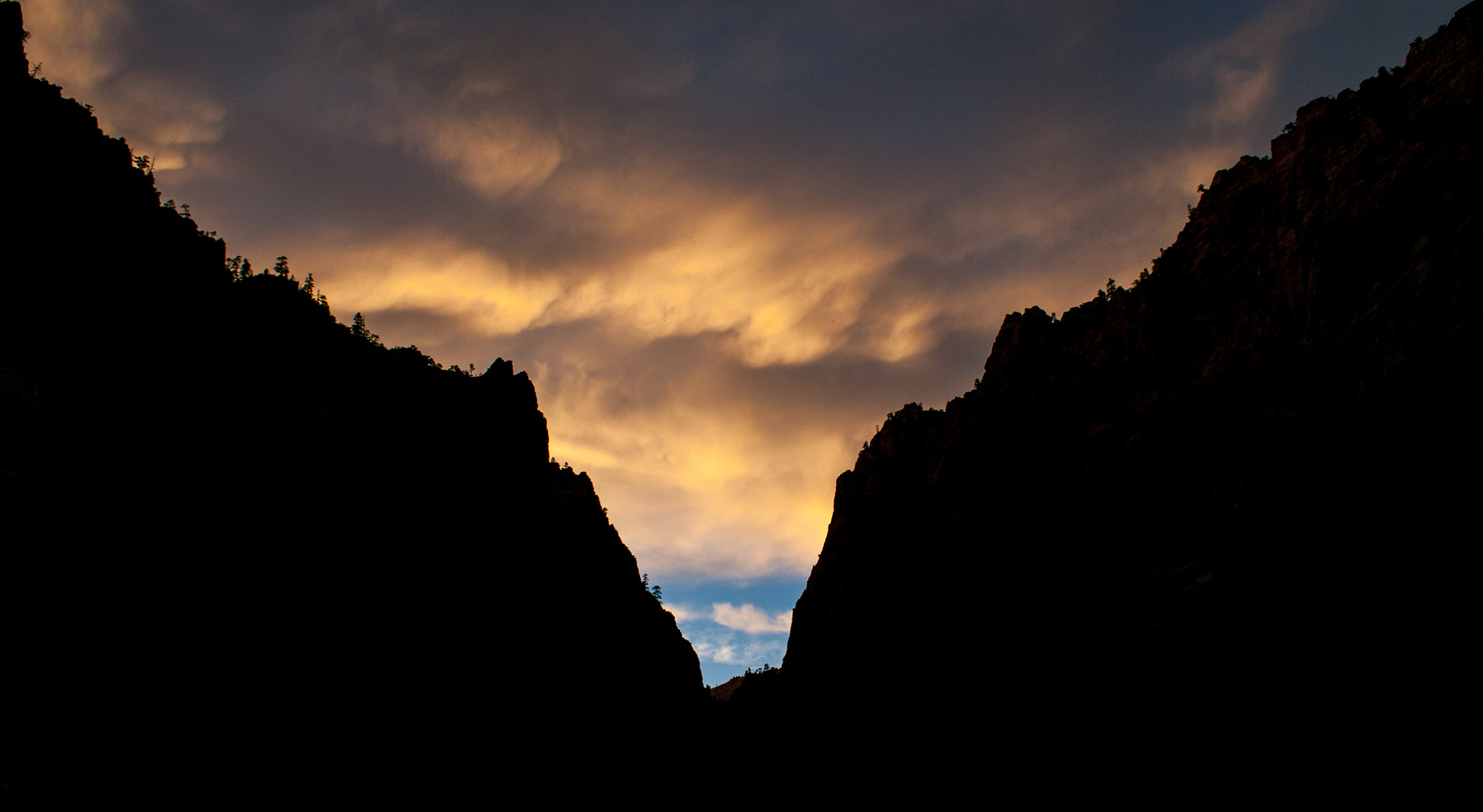 Panasonic Lumix DMC-GH1 + Olympus M.Zuiko Digital 17mm F2.8 Pancake sample photo. Canyon mood photography