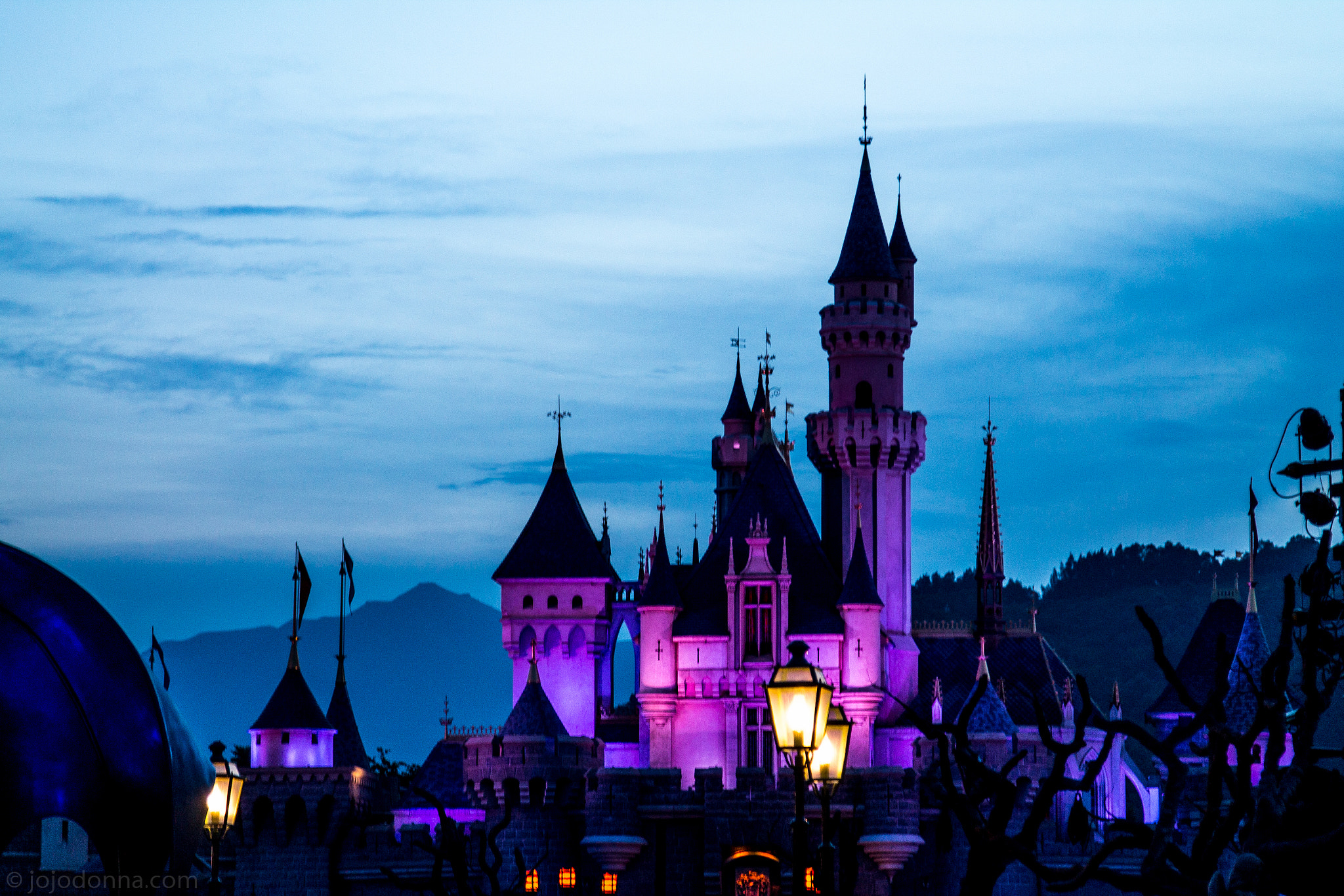 Canon EOS 1100D (EOS Rebel T3 / EOS Kiss X50) sample photo. Disney hongkong photography