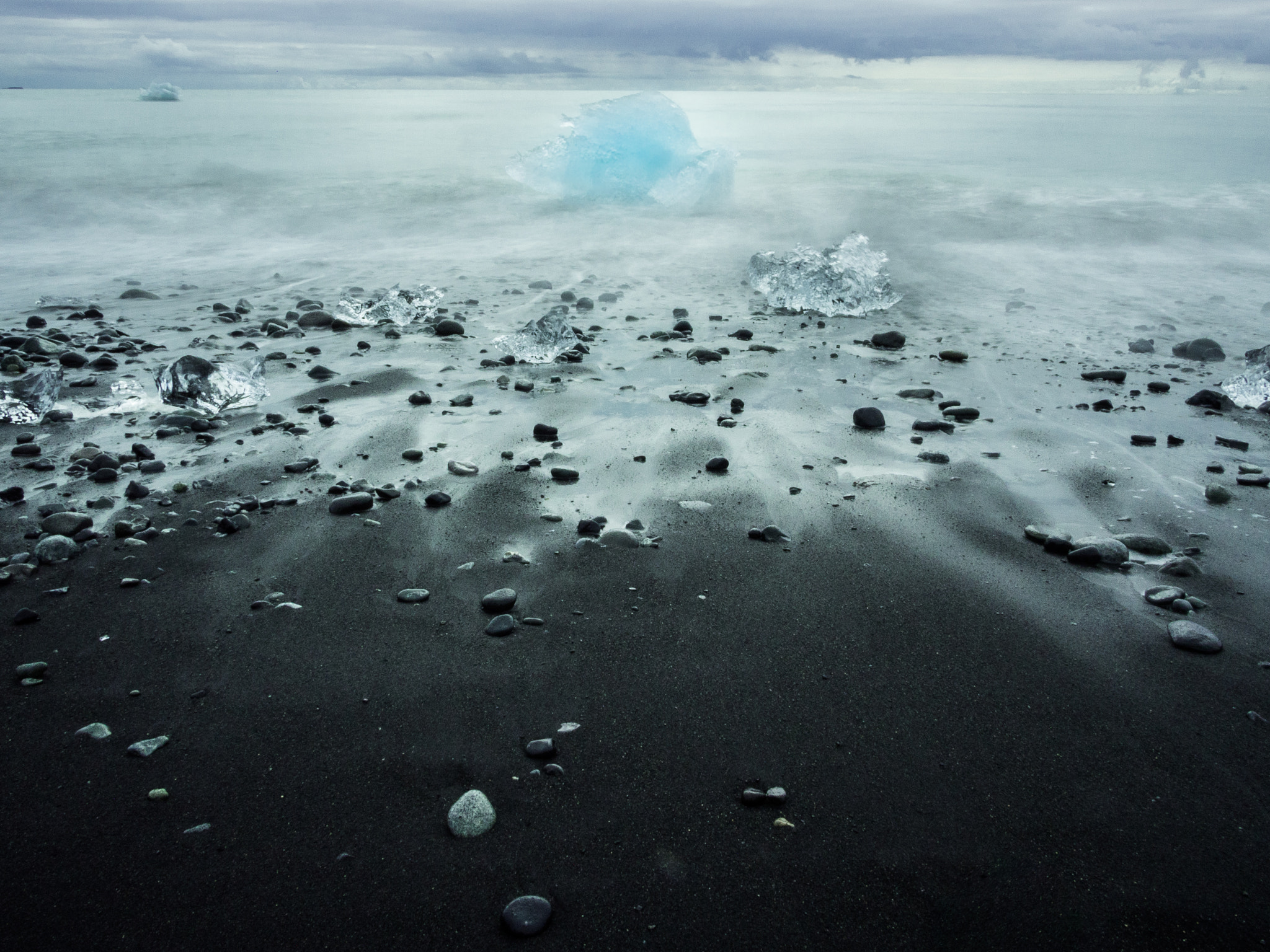 Panasonic Lumix G X Vario 12-35mm F2.8 ASPH Power OIS sample photo. Melting beach photography