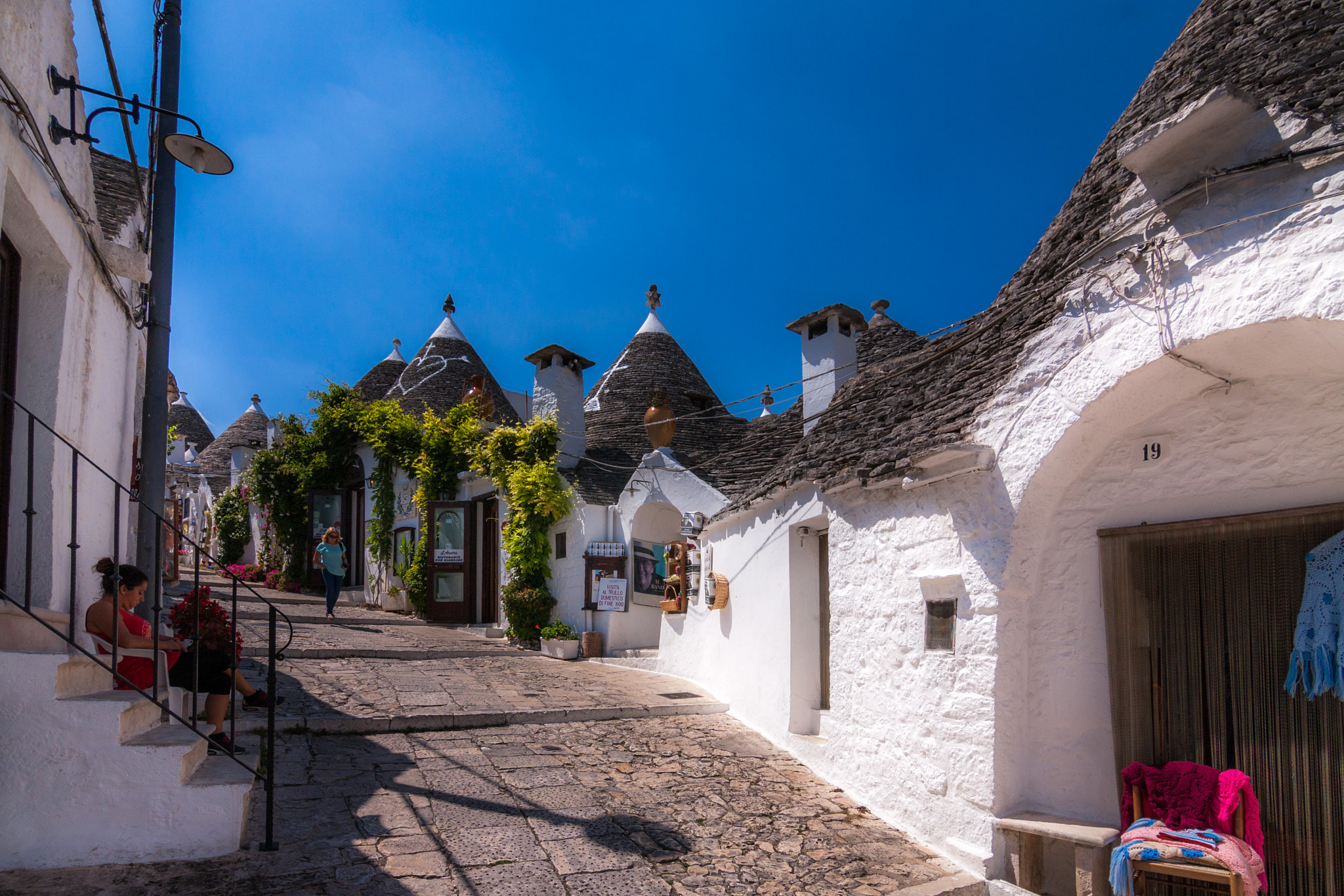 Canon EOS 450D (EOS Rebel XSi / EOS Kiss X2) sample photo. Alberobello street - trulli photography
