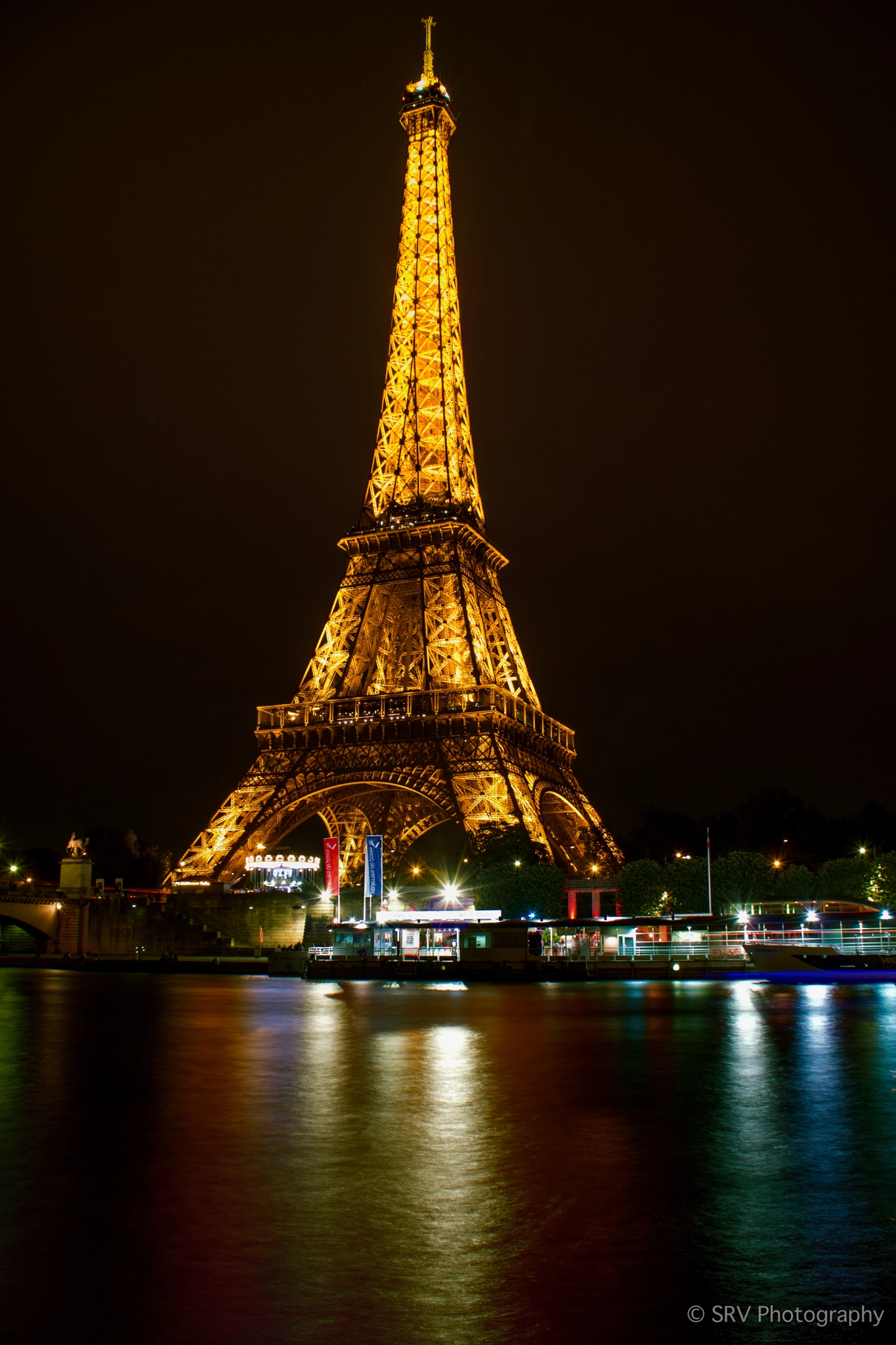 Canon EOS 750D (EOS Rebel T6i / EOS Kiss X8i) sample photo. Eiffel reflection photography