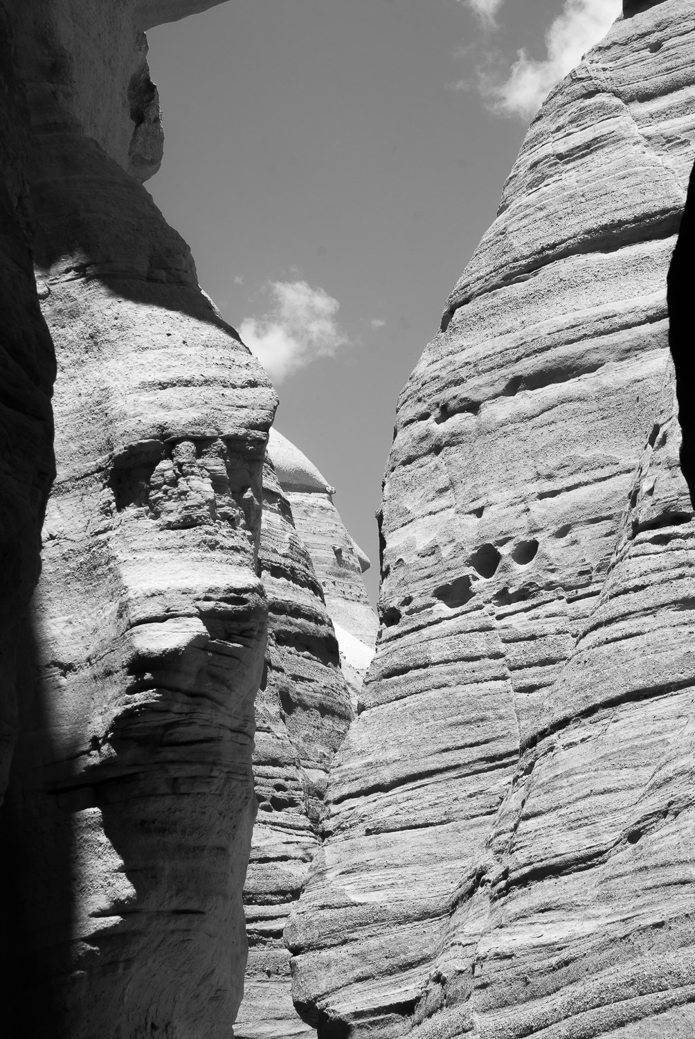 Nikon D80 sample photo. Slot canyon trail b&w photography