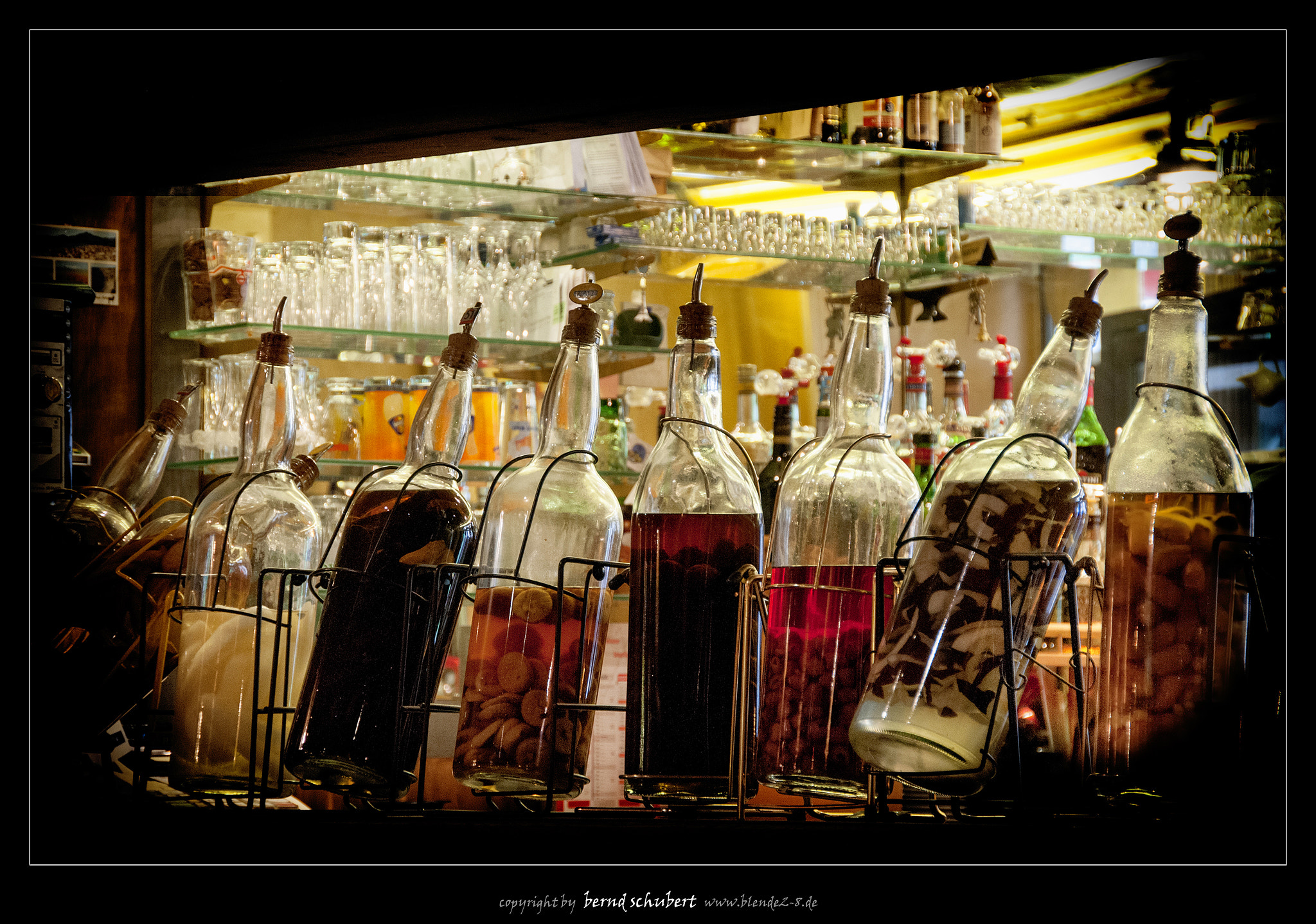 Sigma 18-250mm F3.5-6.3 DC OS HSM sample photo. Un bar à paris photography