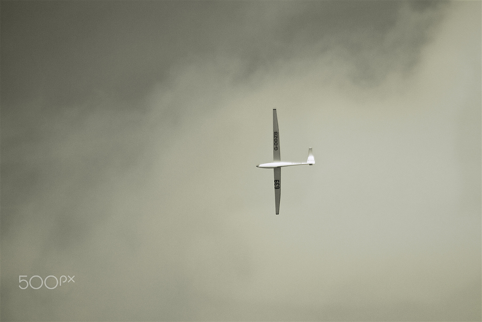 Canon EF 70-300mm F4-5.6 IS USM sample photo. Running before the storm photography
