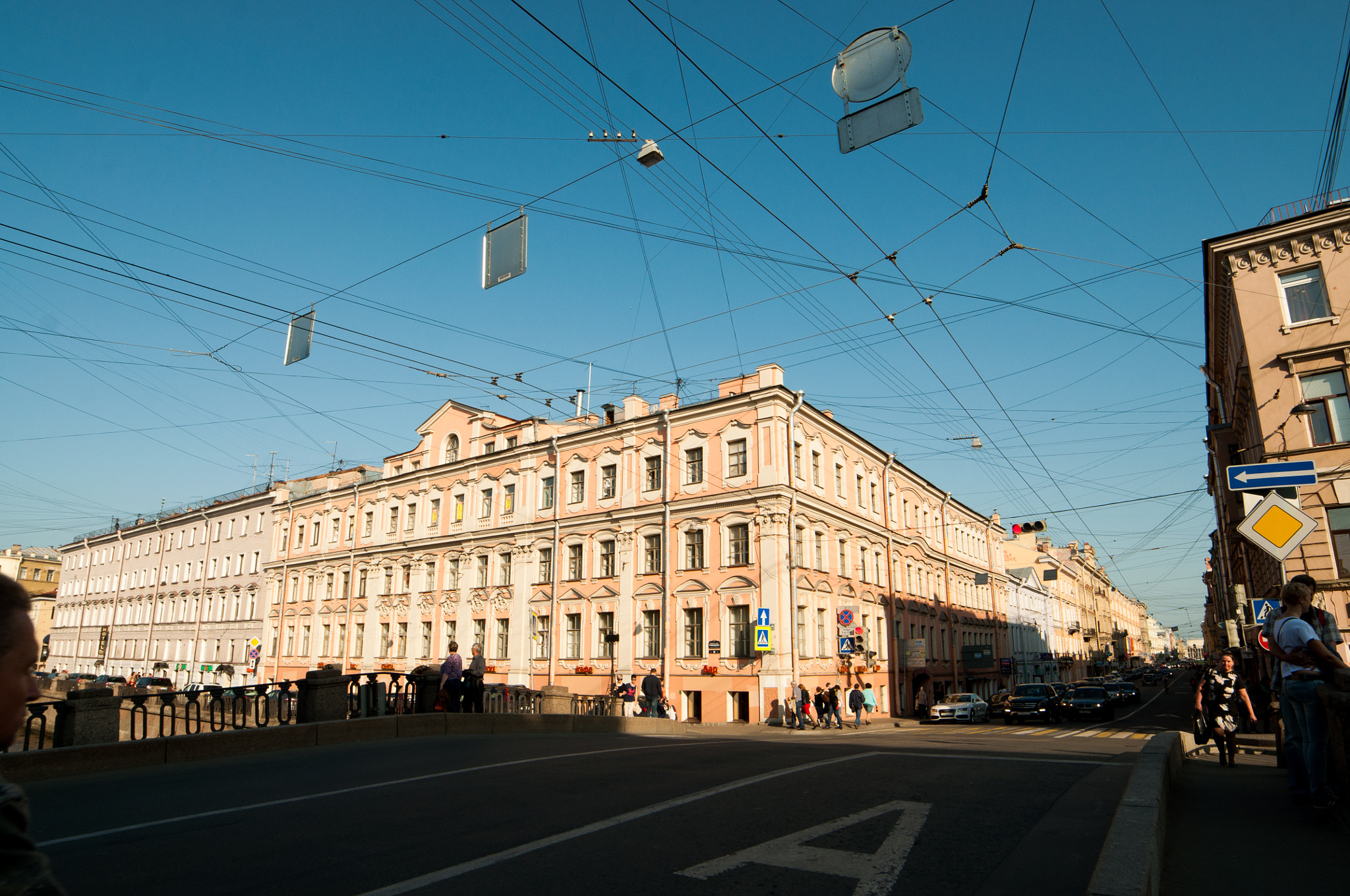 Samyang 14mm F2.8 ED AS IF UMC sample photo. Wires photography