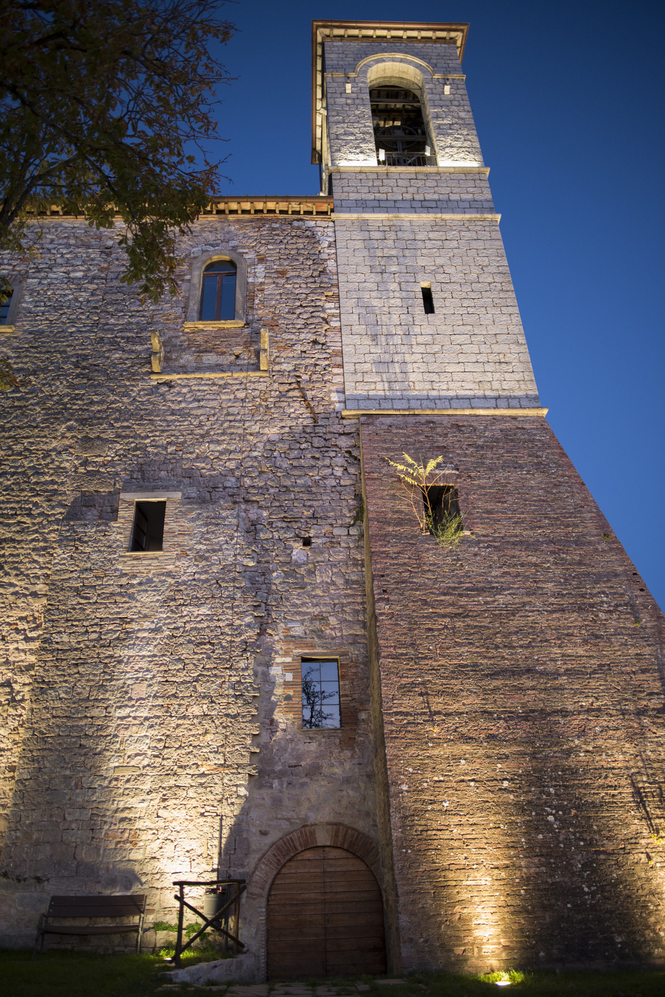 Nikon D600 + Nikon AF-S Nikkor 24mm F1.8G ED sample photo. Gubbio (pg) basilica photography