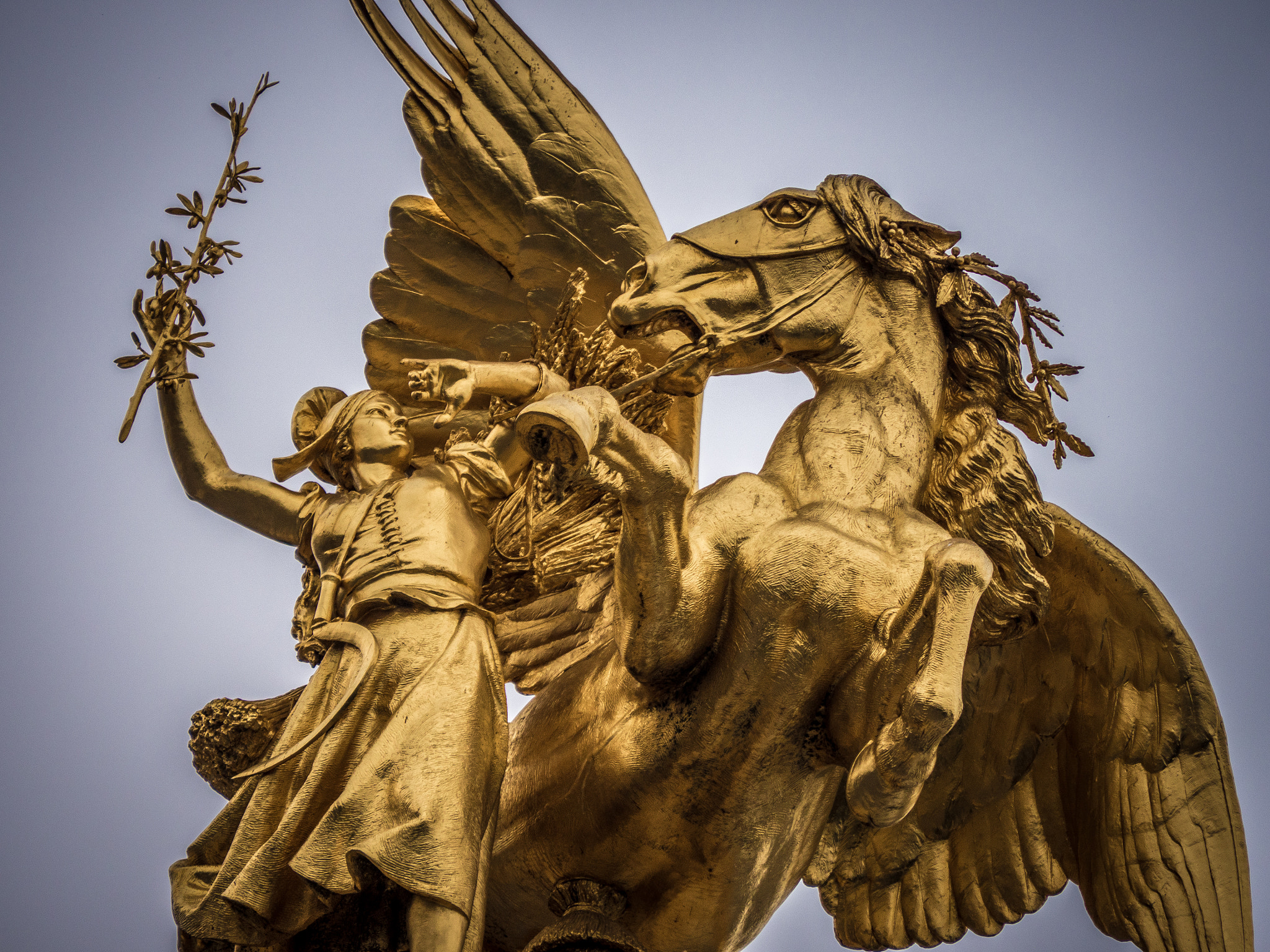 Panasonic Lumix DMC-GH4 + Panasonic Lumix G Vario 45-200mm F4-5.6 OIS sample photo. Pont alexandre iii statue photography