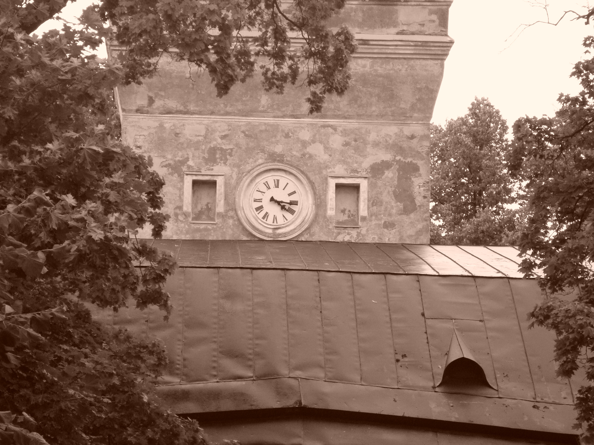 Sony Cyber-shot DSC-W220 sample photo. Clock photography