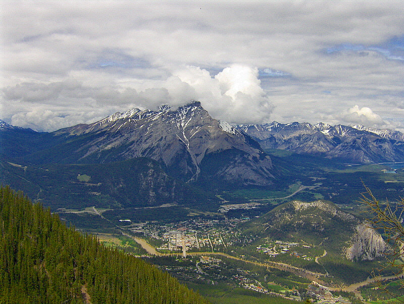 HP PHOTOSMART R927  (V01.00) sample photo. View from sulphur mountain photography