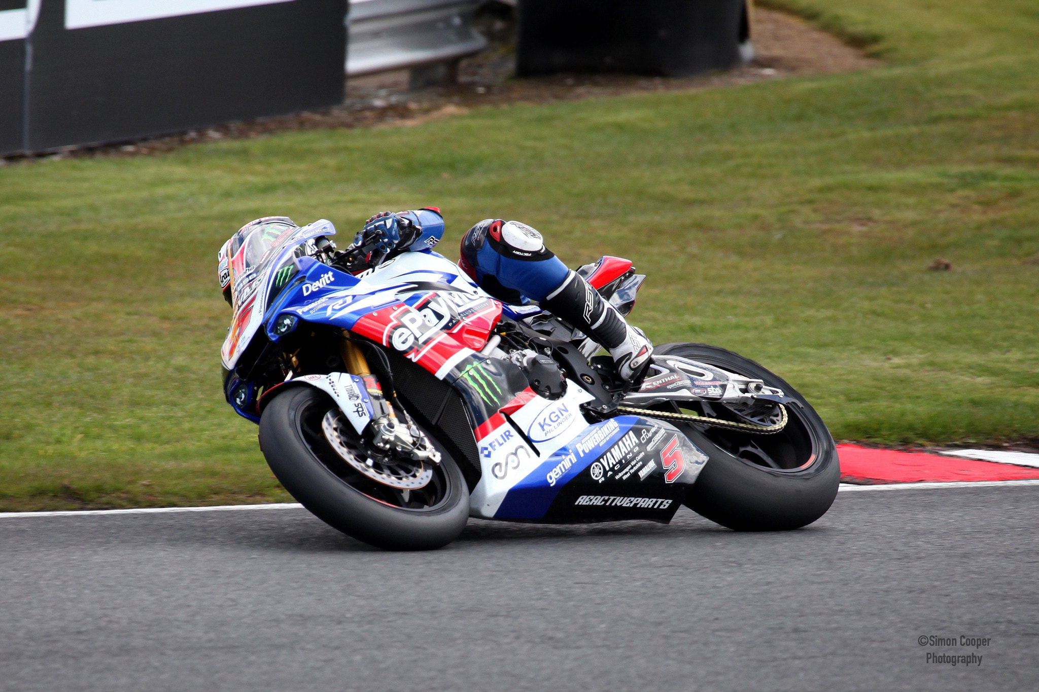 Canon EF 100-400mm F4.5-5.6L IS USM sample photo. Superbness©simon cooper photography