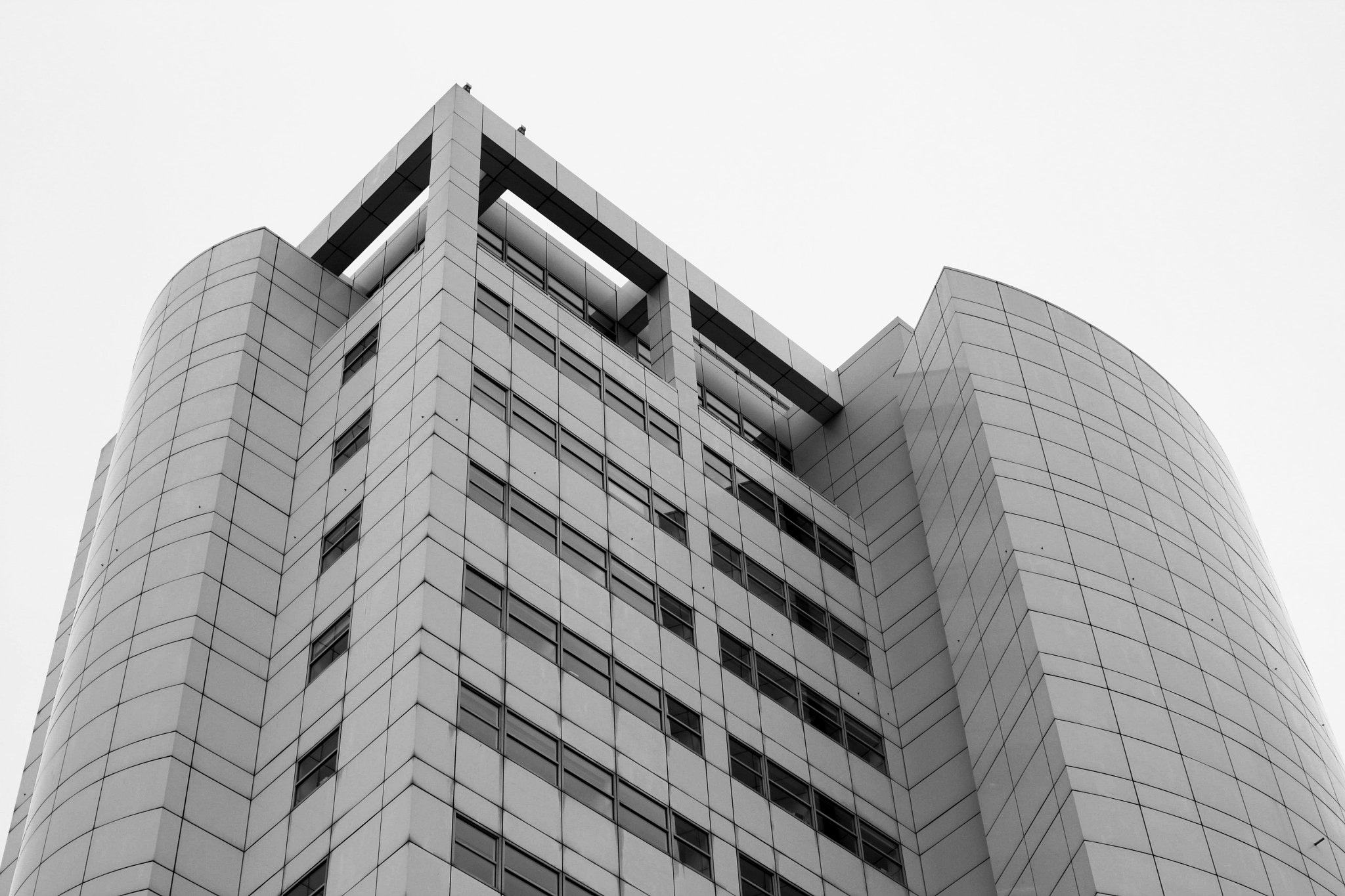Canon EOS 550D (EOS Rebel T2i / EOS Kiss X4) + Canon EF 40mm F2.8 STM sample photo. Tall building (london) photography