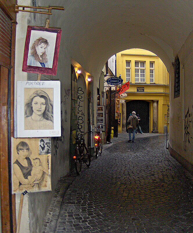 HP PHOTOSMART R927  (V01.00) sample photo. Tynska passageway photography