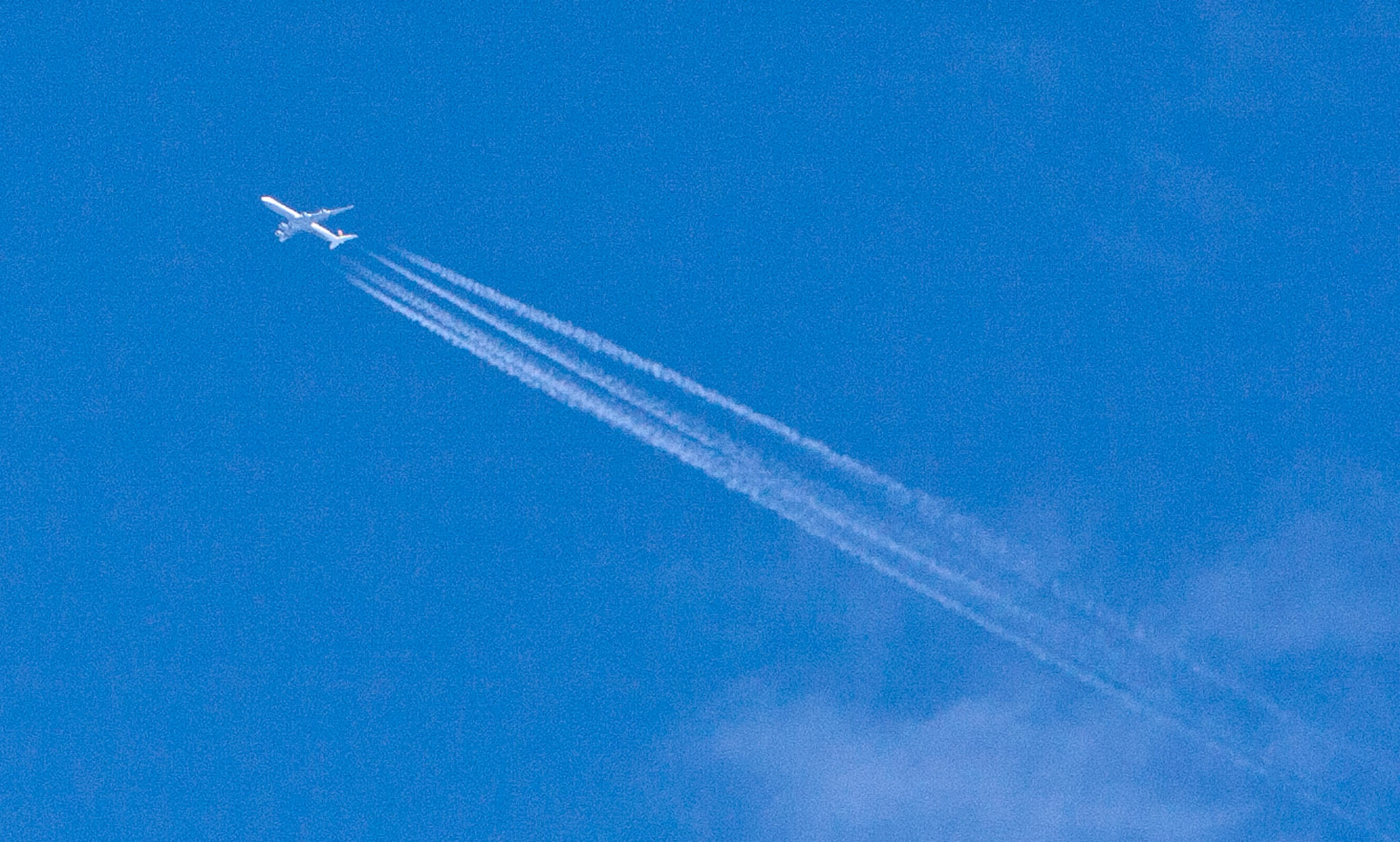 Canon EF 70-200mm F2.8L IS USM sample photo. Bullet the blue sky photography