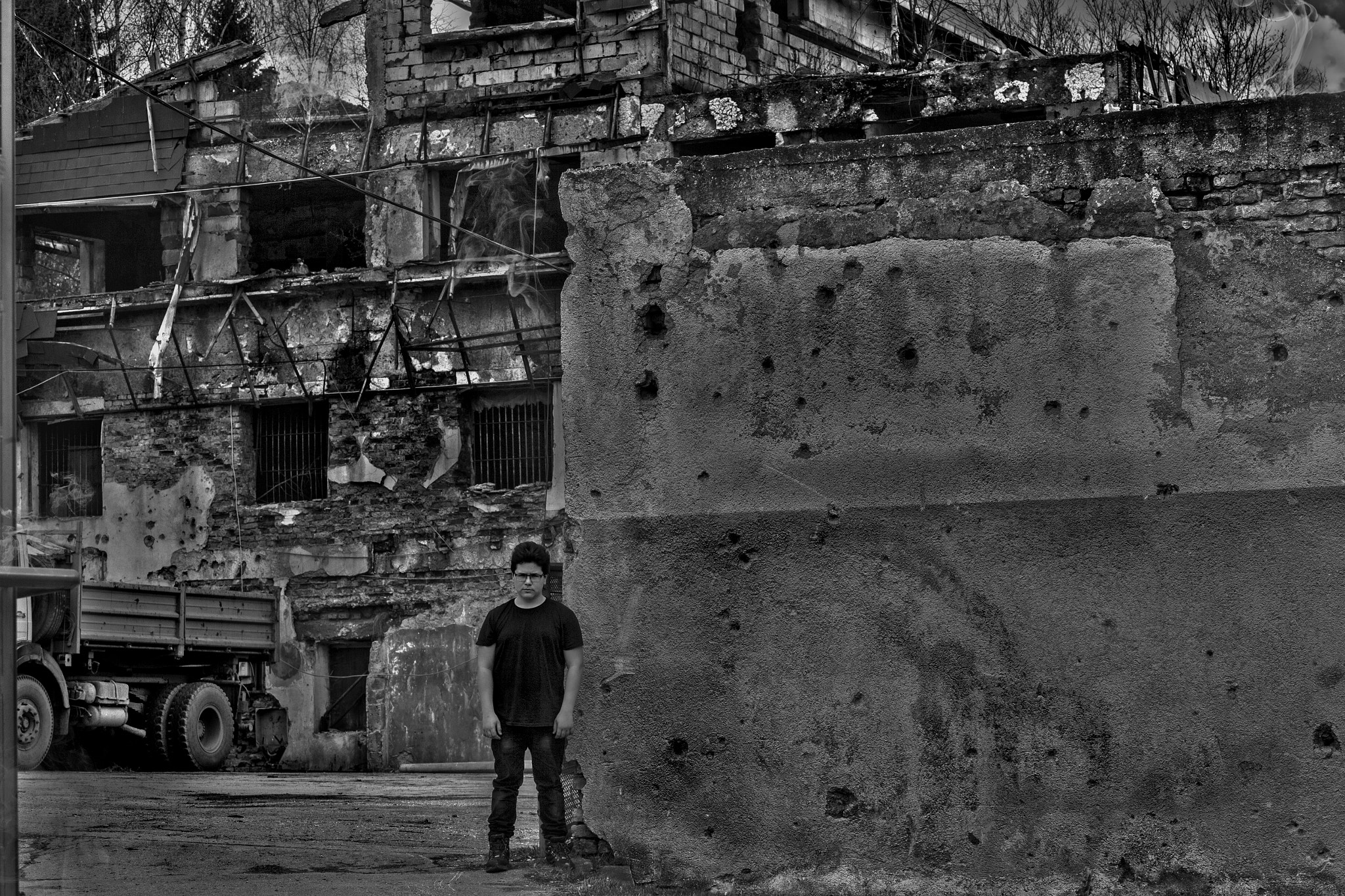 Canon EOS-1Ds Mark II sample photo. Bosnian conflict-sarajevo photography