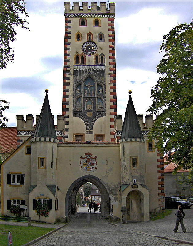 HP PHOTOSMART R927  (V01.00) sample photo. The bayer tower & main town gate photography