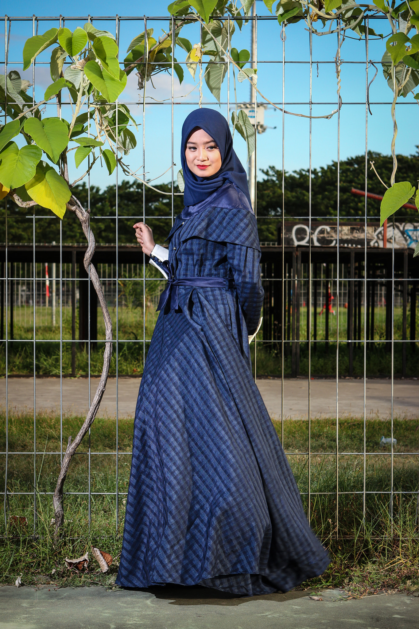 Canon EOS 600D (Rebel EOS T3i / EOS Kiss X5) + Canon EF 24-70mm F2.8L USM sample photo. Hijab fashion photography