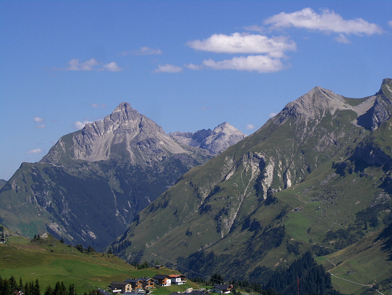 HP PHOTOSMART R927  (V01.00) sample photo. A view to oberlech & beyond photography
