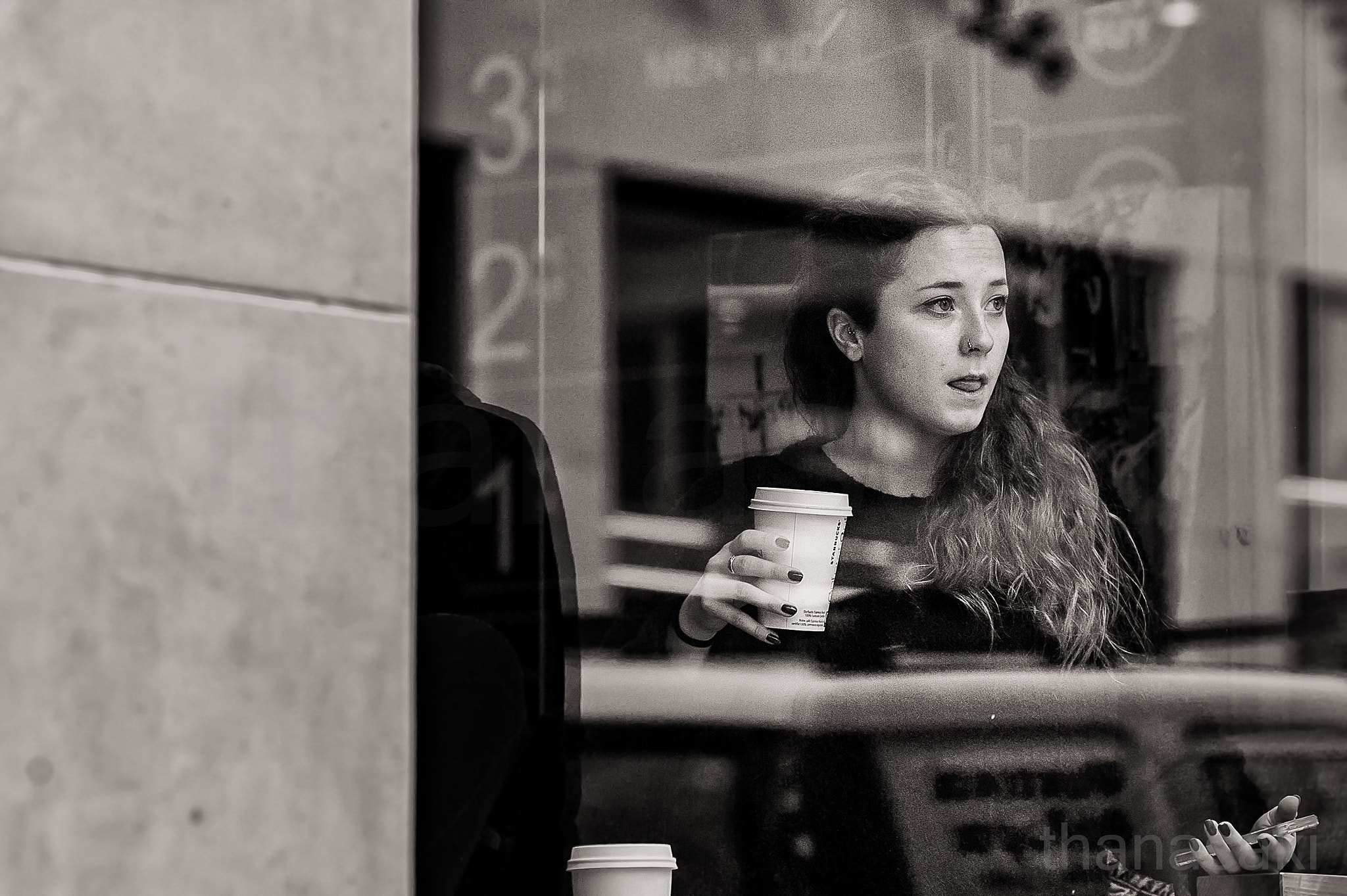 Nikon AF-Nikkor 80-200mm F2.8D ED sample photo. Cafe window photography