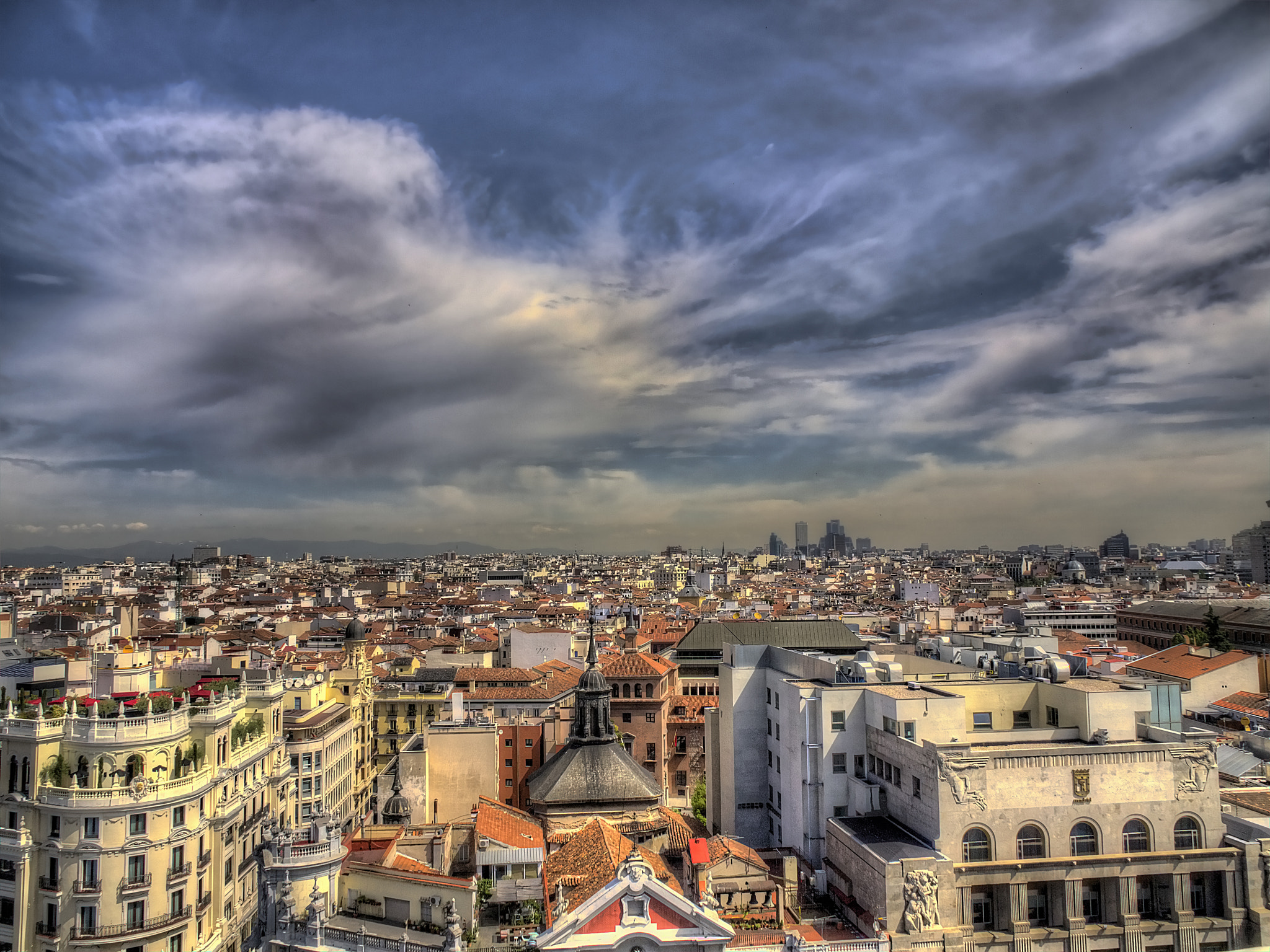 Olympus PEN E-PL1 sample photo. En el cielo de madrid photography