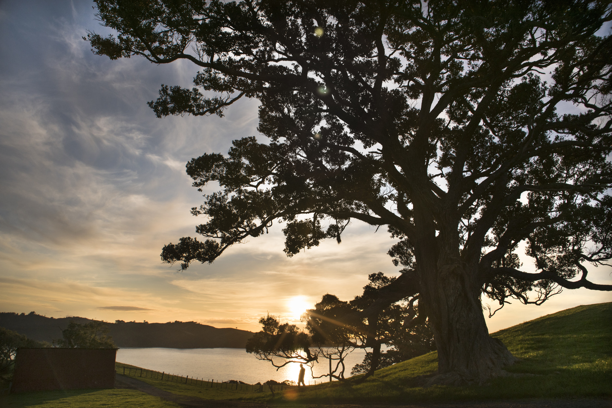 AF Zoom-Nikkor 28-200mm f/3.5-5.6D IF sample photo. Sunset walker photography