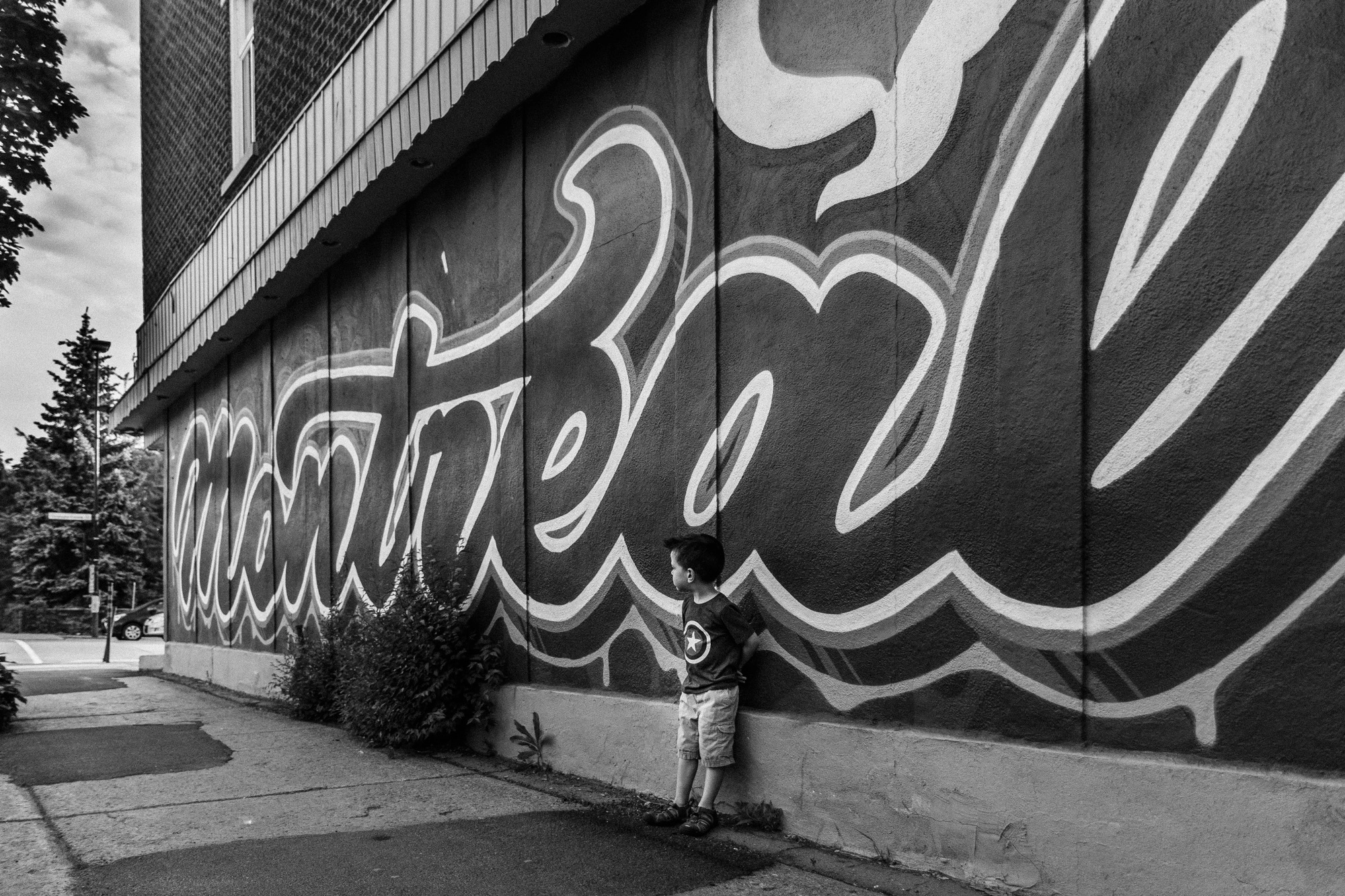 Canon EOS 100D (EOS Rebel SL1 / EOS Kiss X7) sample photo. Thinking of montreal photography