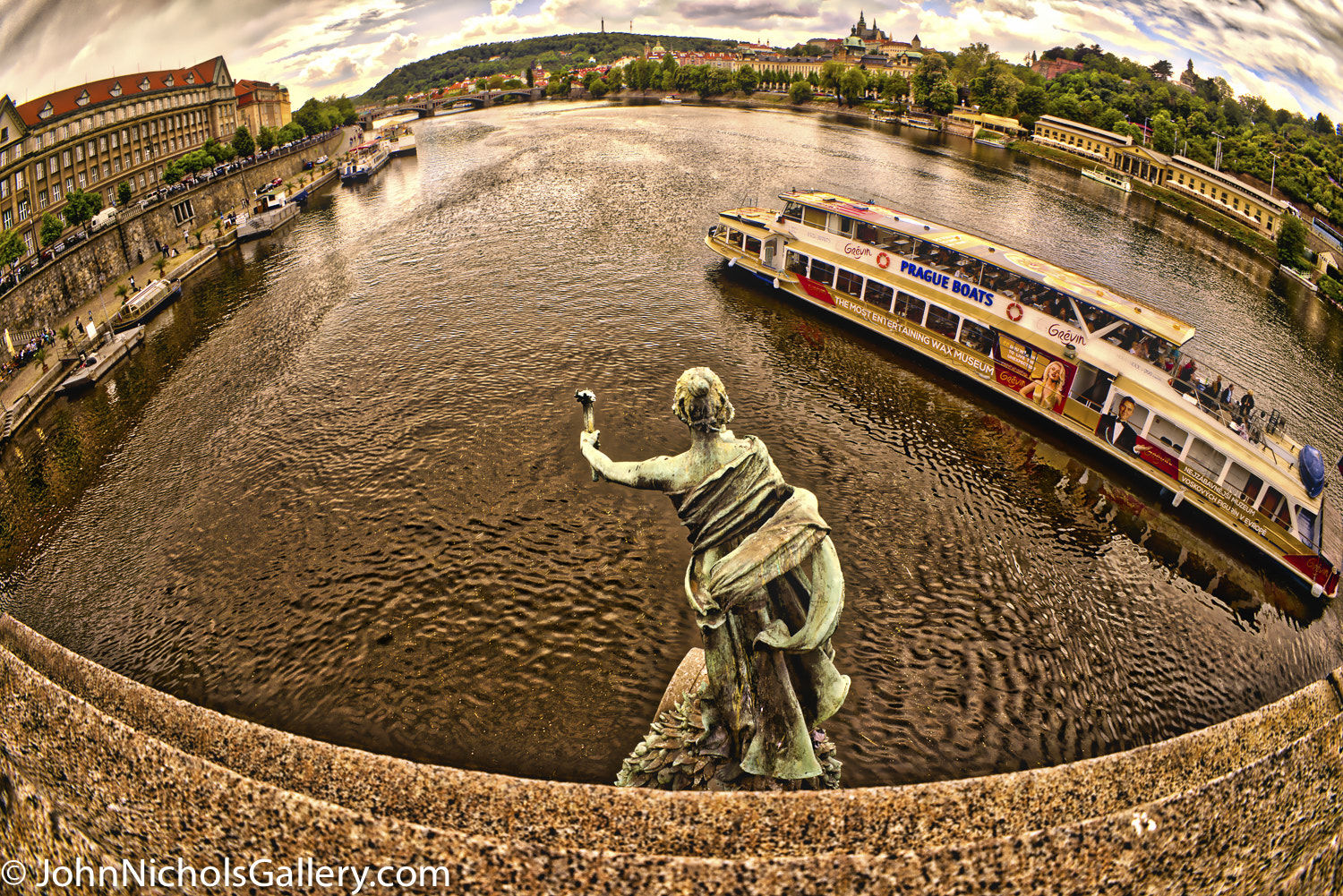 FE 16mm F3.5 Fisheye sample photo. Prague to paris cruise photography