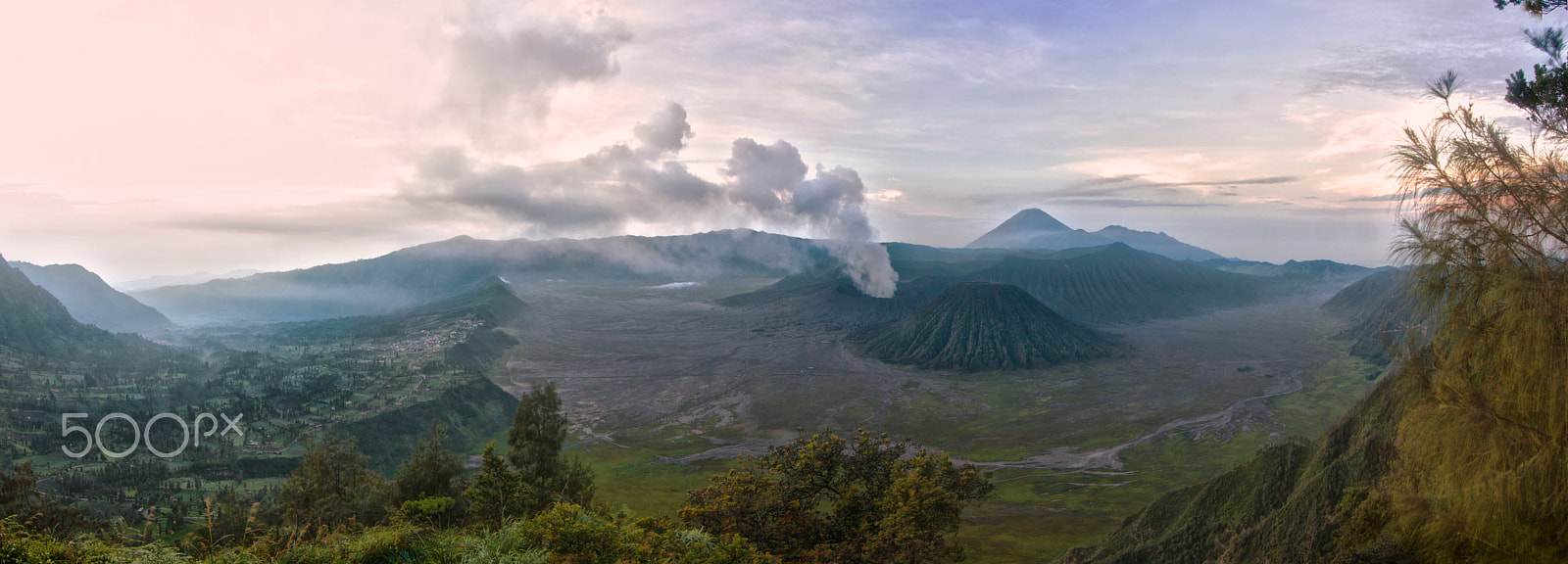 Canon EOS 600D (Rebel EOS T3i / EOS Kiss X5) + Tokina AT-X Pro 11-16mm F2.8 DX sample photo. Panaromic view of bromo photography