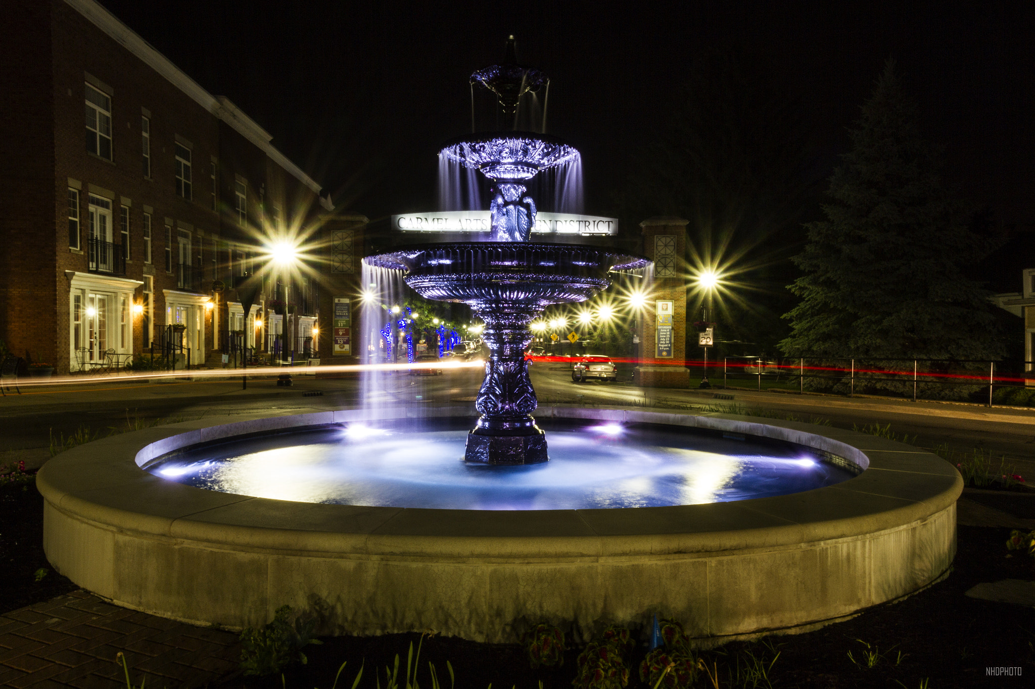 Canon EOS 7D + Canon EF-S 10-18mm F4.5–5.6 IS STM sample photo. Fountain a light photography